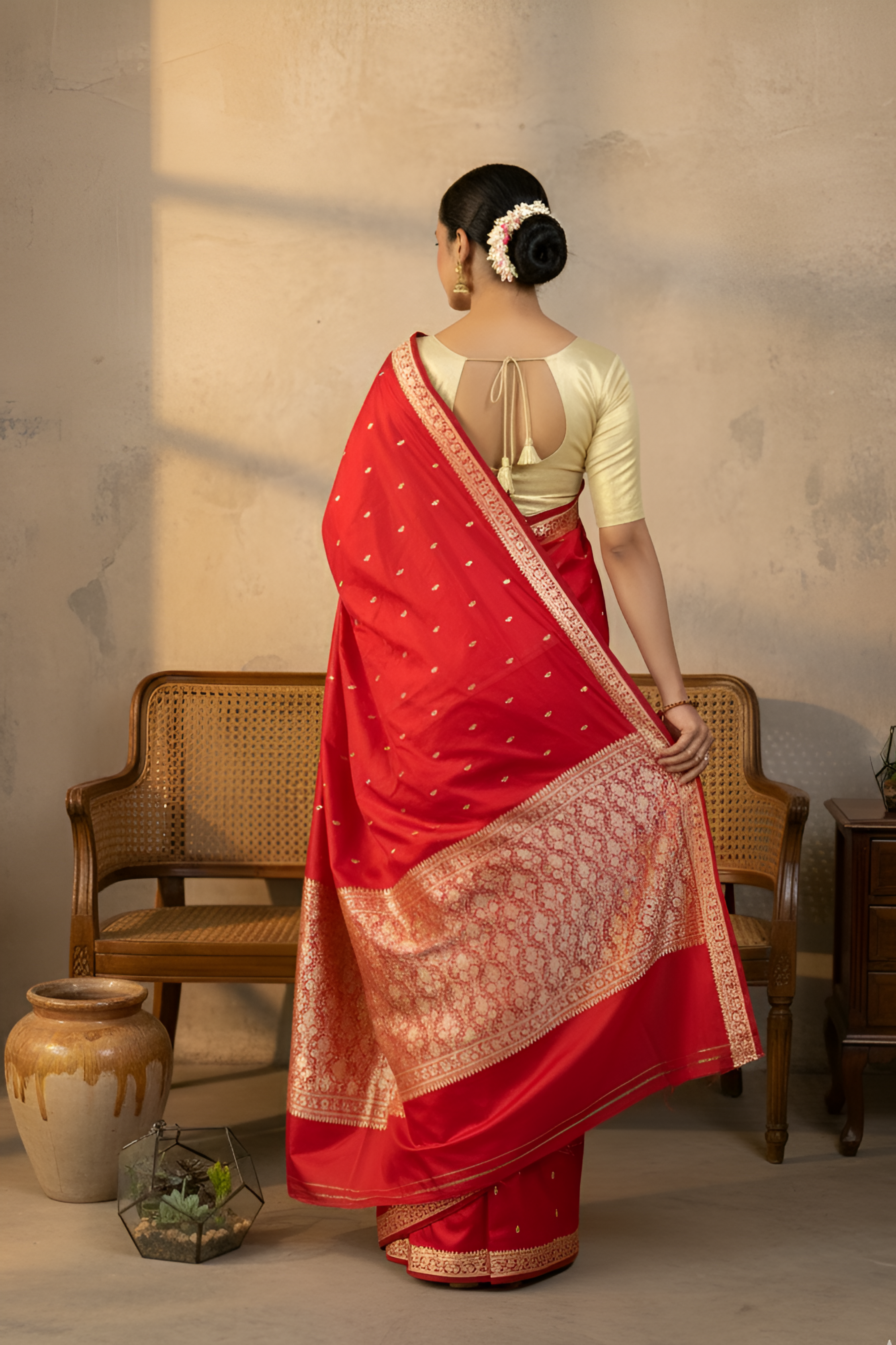 Red Banarasi Silk Saree With Resham Thread Work With Blouse Piece