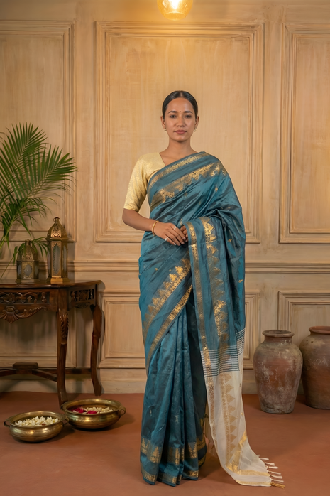 Dark Green Body & Off White Palla Banana Silk Saree with Zari With Blouse Piece