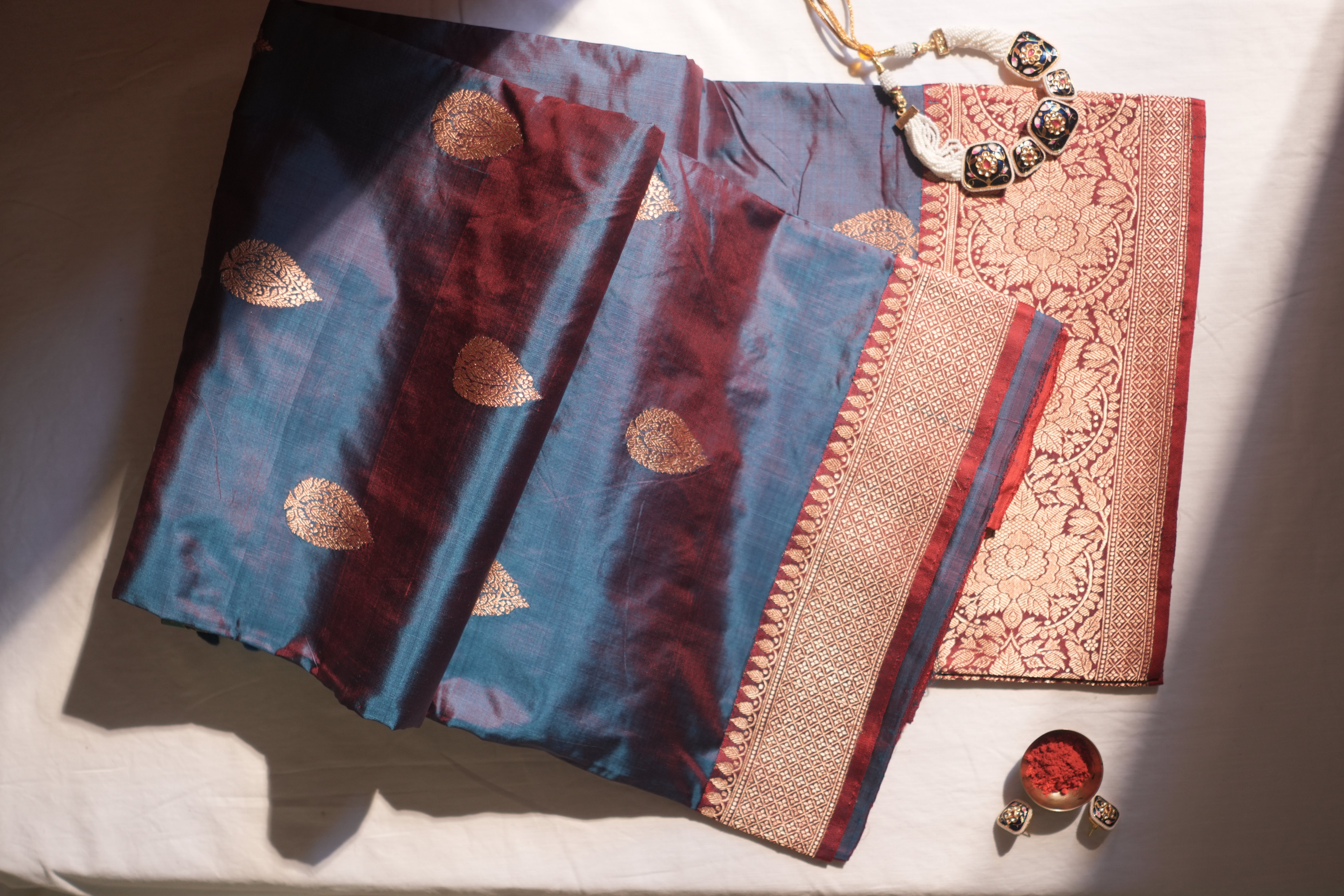 Dual Tone Red Purple Heavy Kadwa Work Banarasi Silk Saree With Blouse Piece