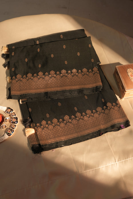 Matt Black Golden Kadwabanarasi Silk Saree With Blouse Piece
