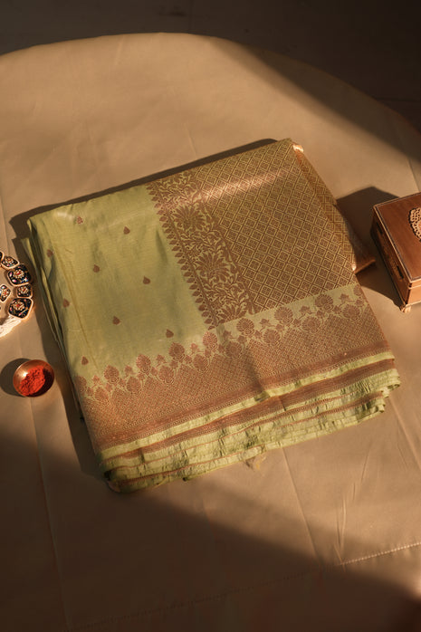 Light Pista Gold Zari Kadwa Banarasi Saree With Blouse Piece