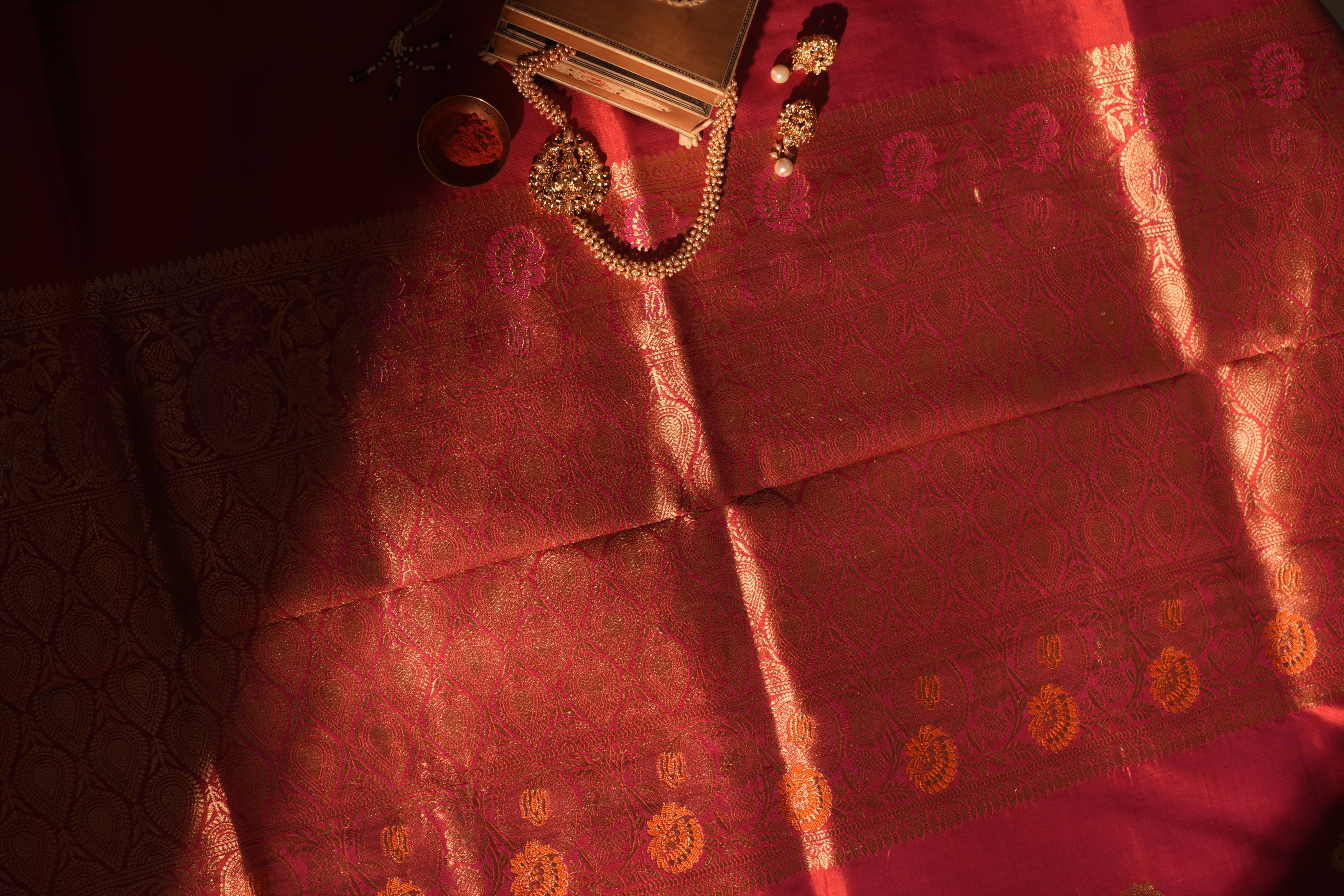 Contrast Of Deep Green & Tomato Red Banarasi Silk Saree With Blouse Piece