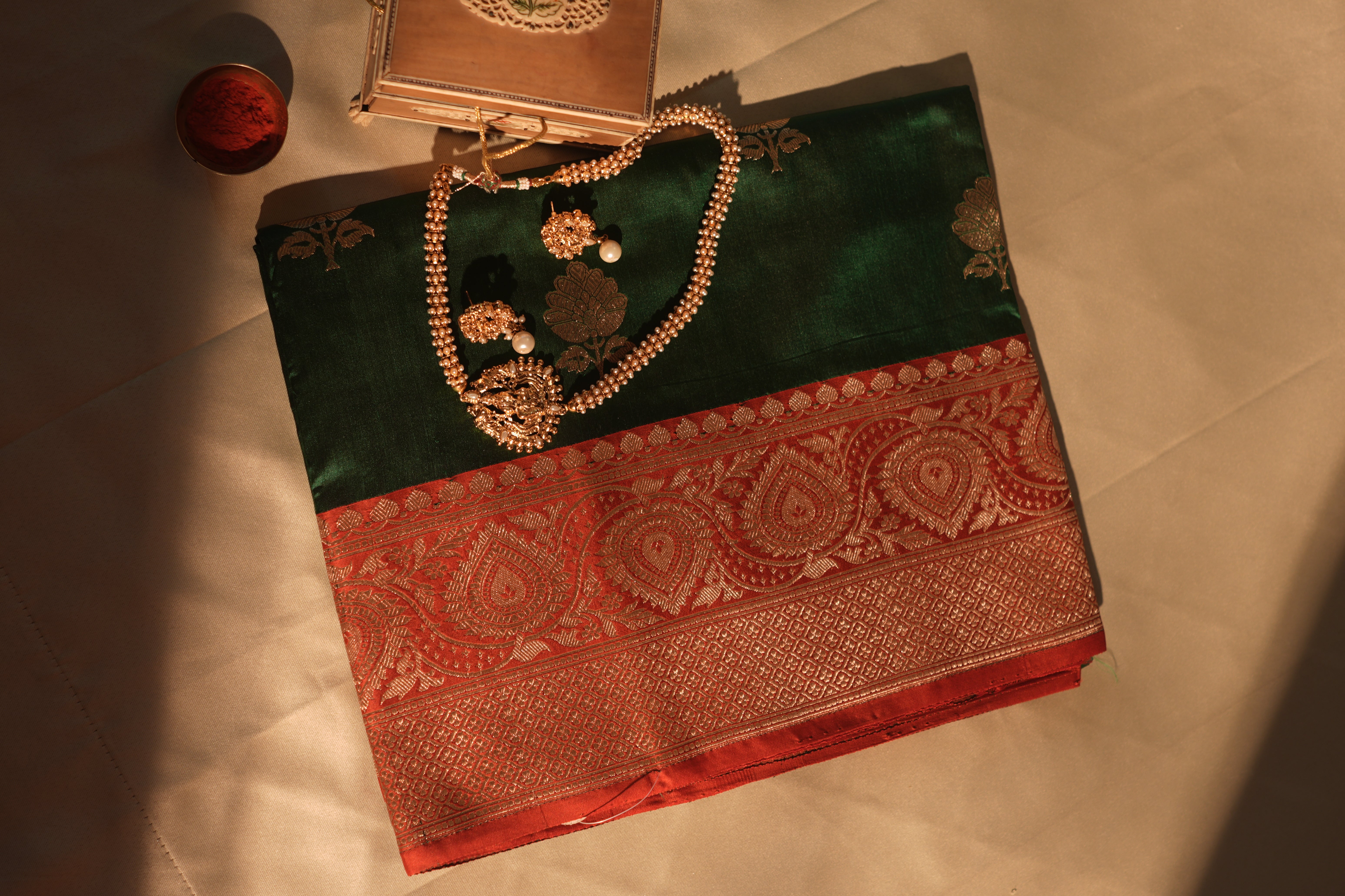 Contrast Of Deep Green & Tomato Red Banarasi Silk Saree With Blouse Piece