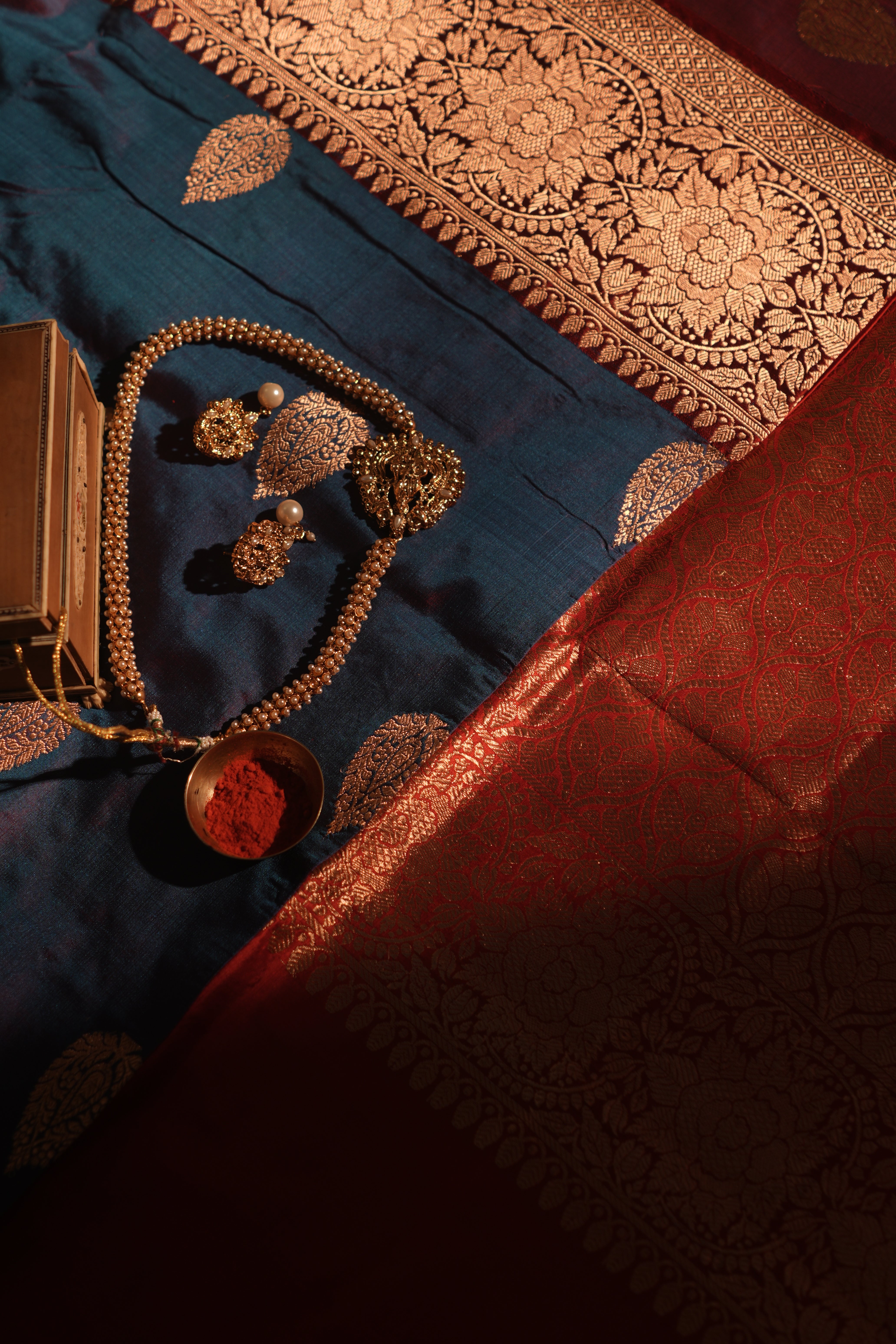 Dual Tone Red Purple Heavy Kadwa Work Banarasi Silk Saree With Blouse Piece