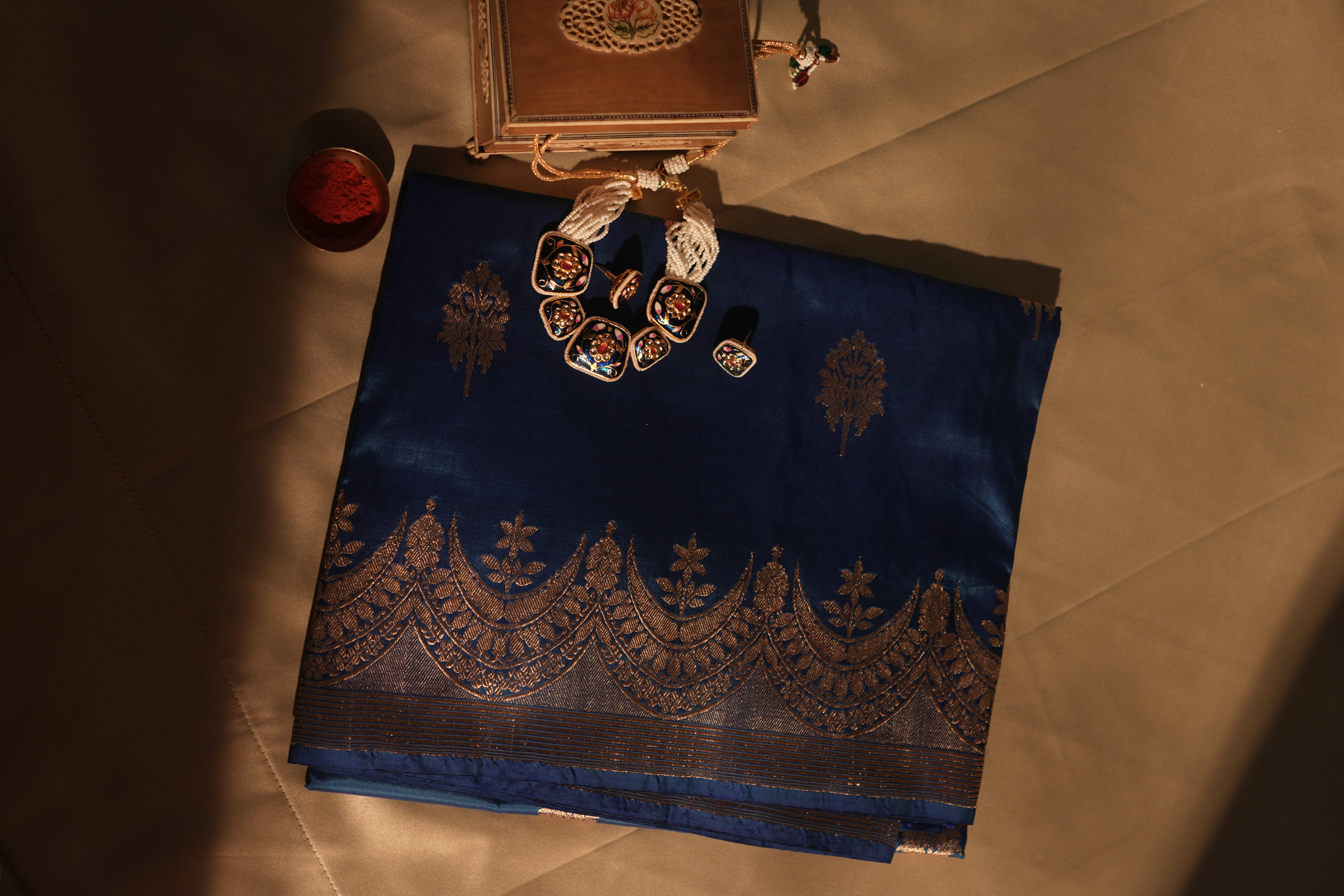 Royal Blue With Scallop Kadwa Zari Border Banarasi Silk Saree With Blouse Piece