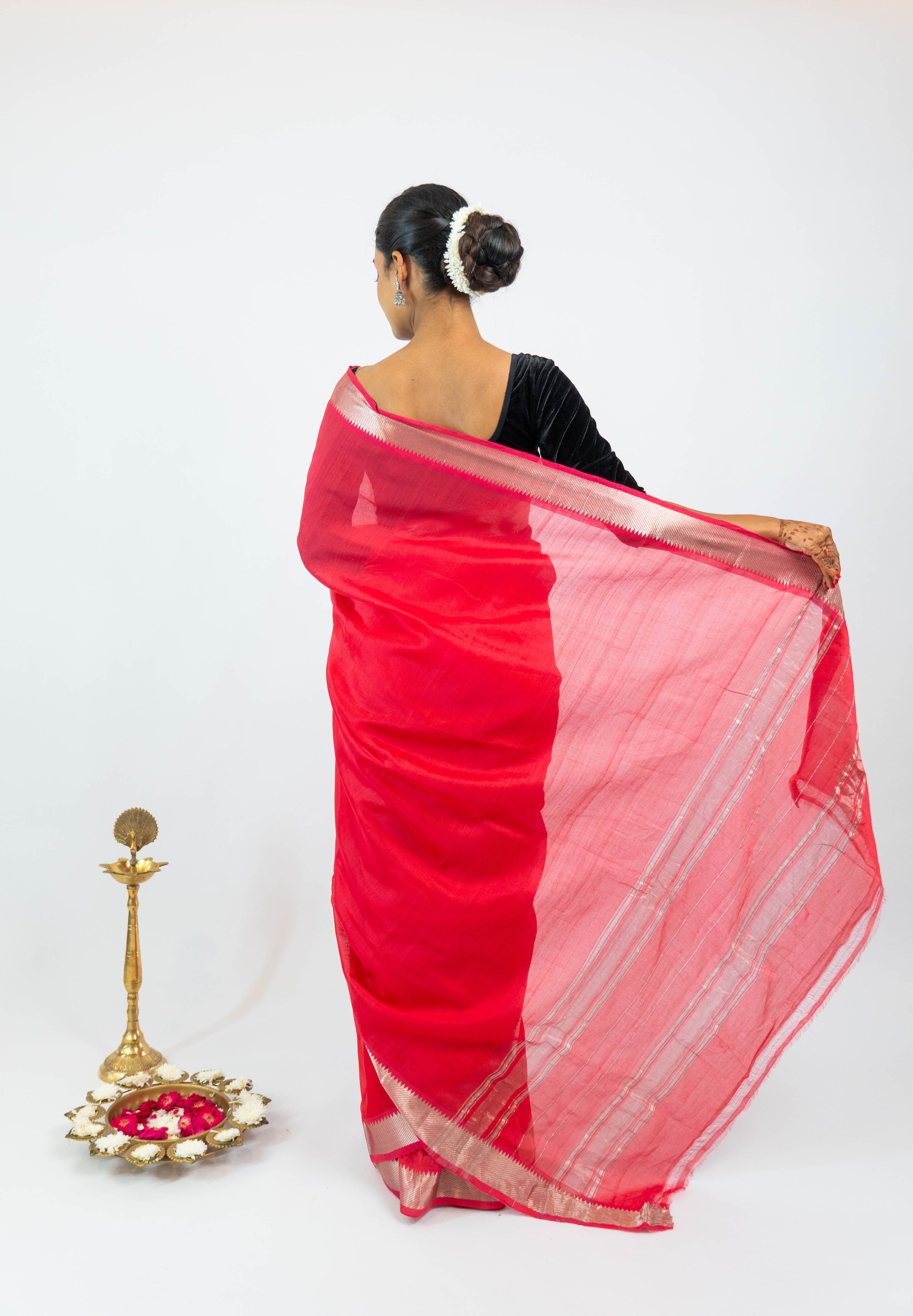Red Mangalagari Pattu