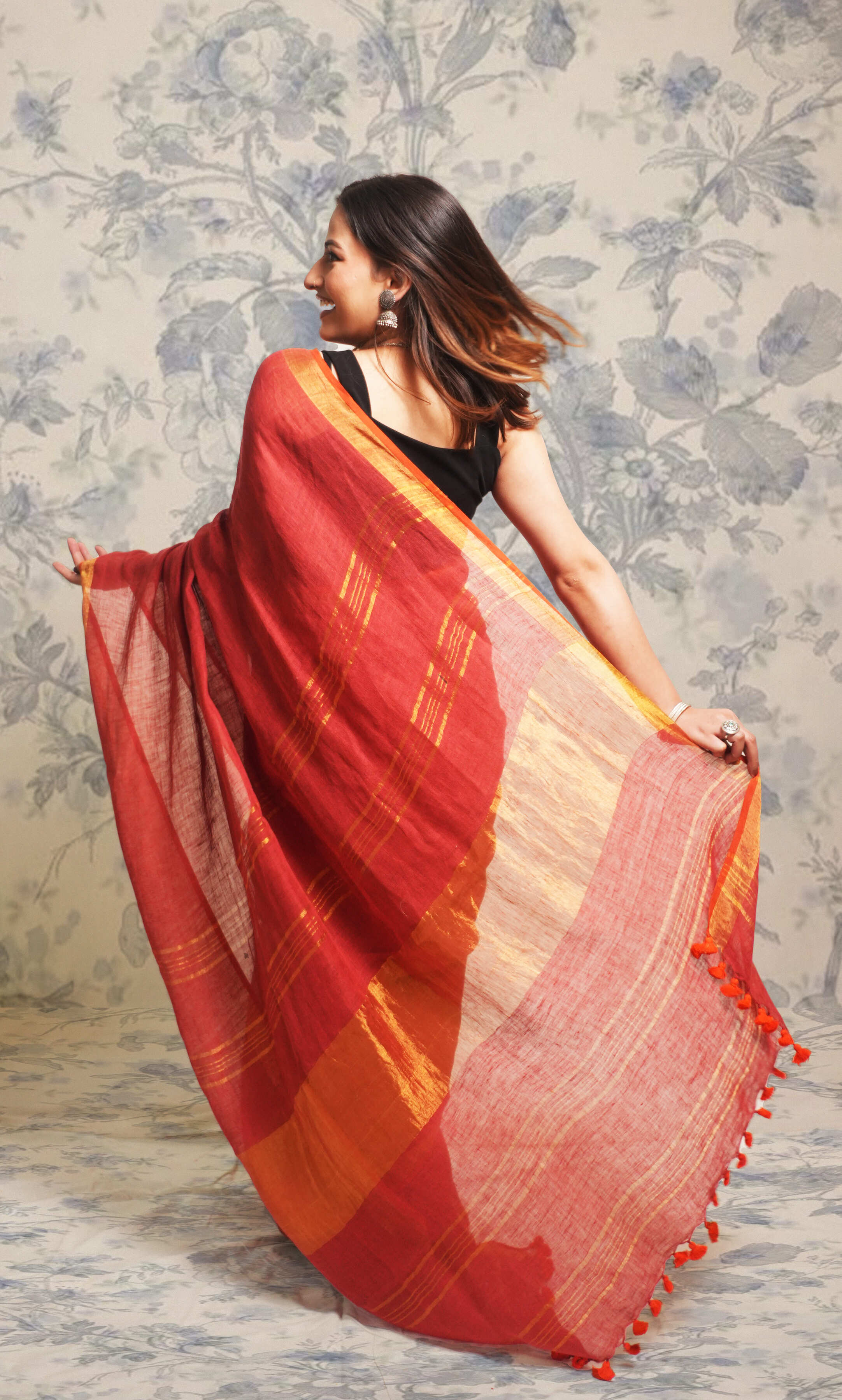 Red And Silver Border Linen Saree