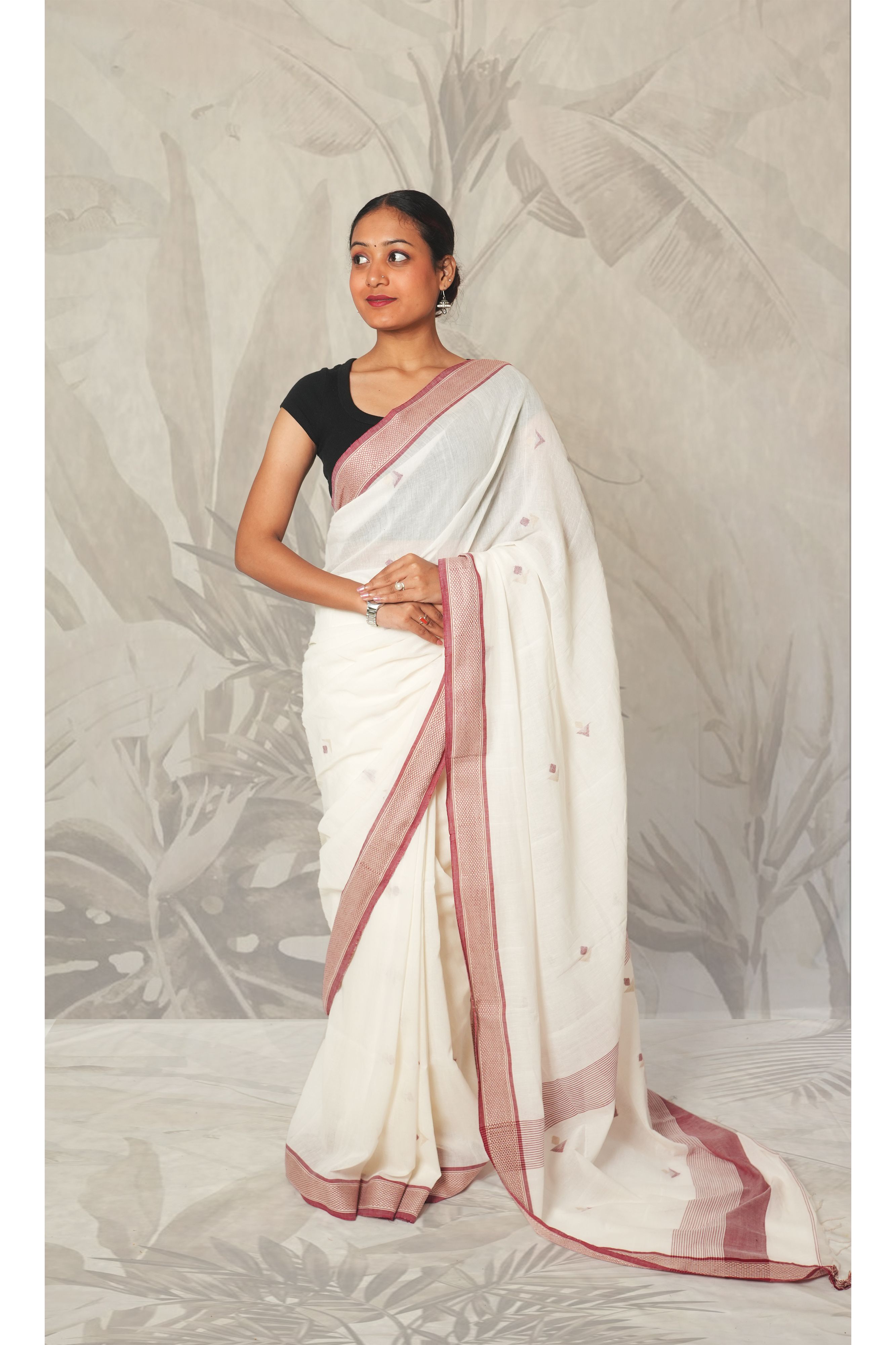 White & Red Border Cotton Saree With Blouse Piece