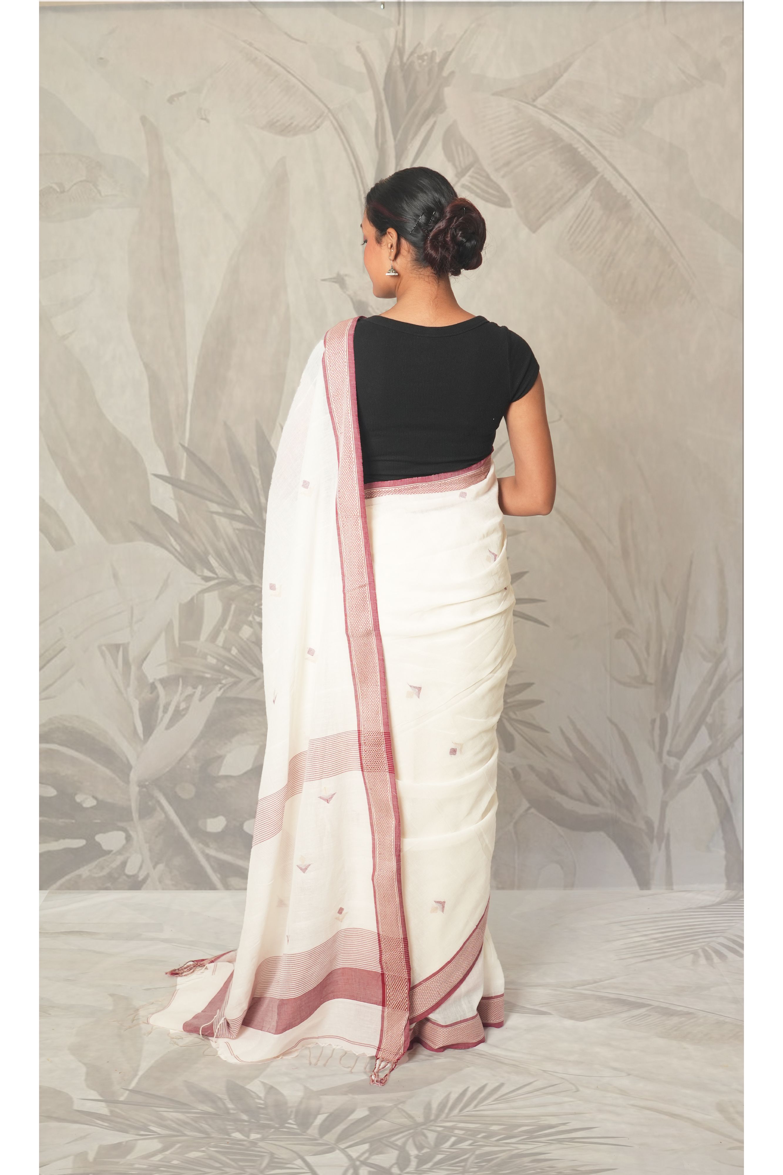 White & Red Border Cotton Saree With Blouse Piece