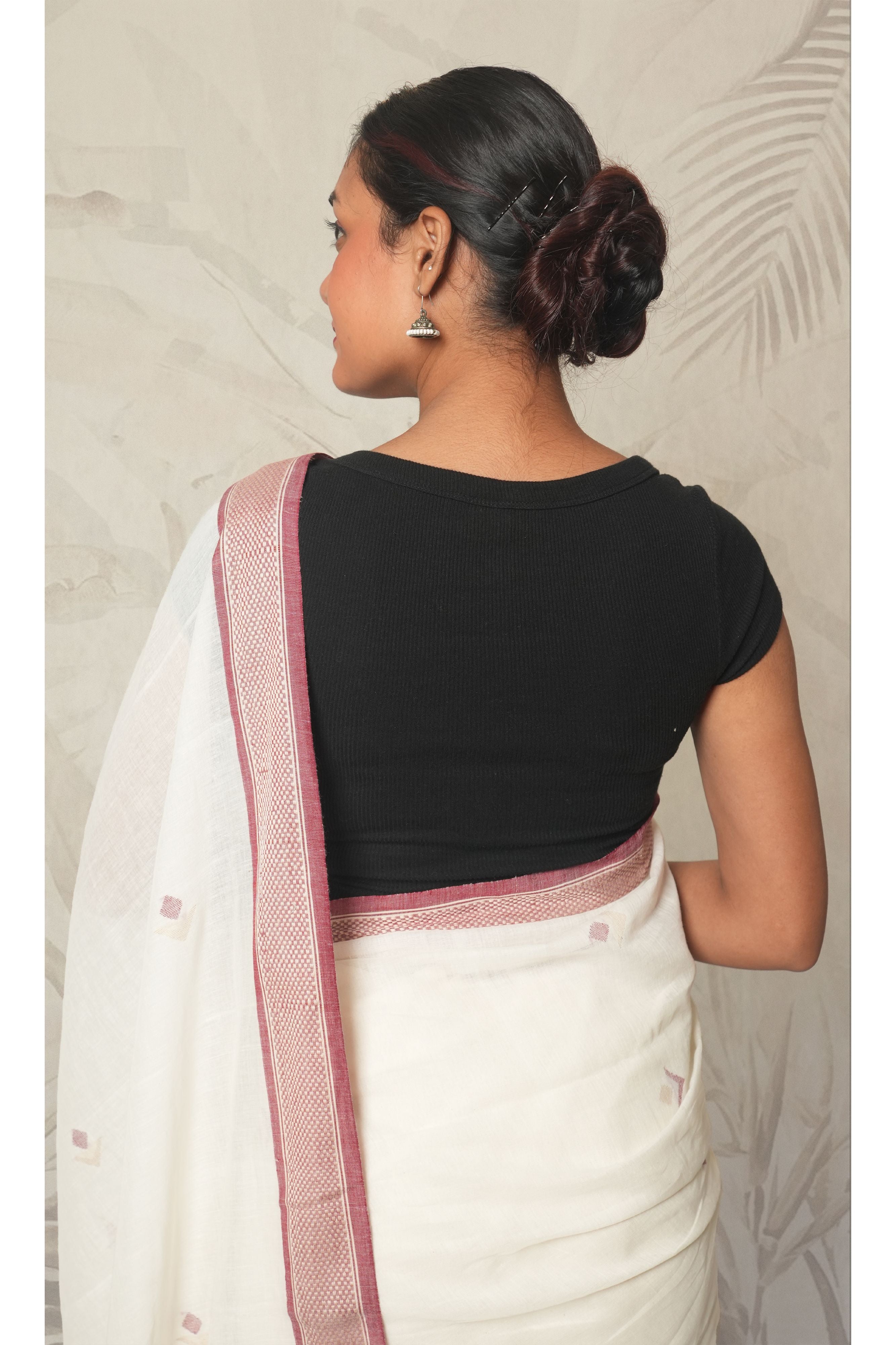White & Red Border Cotton Saree With Blouse Piece