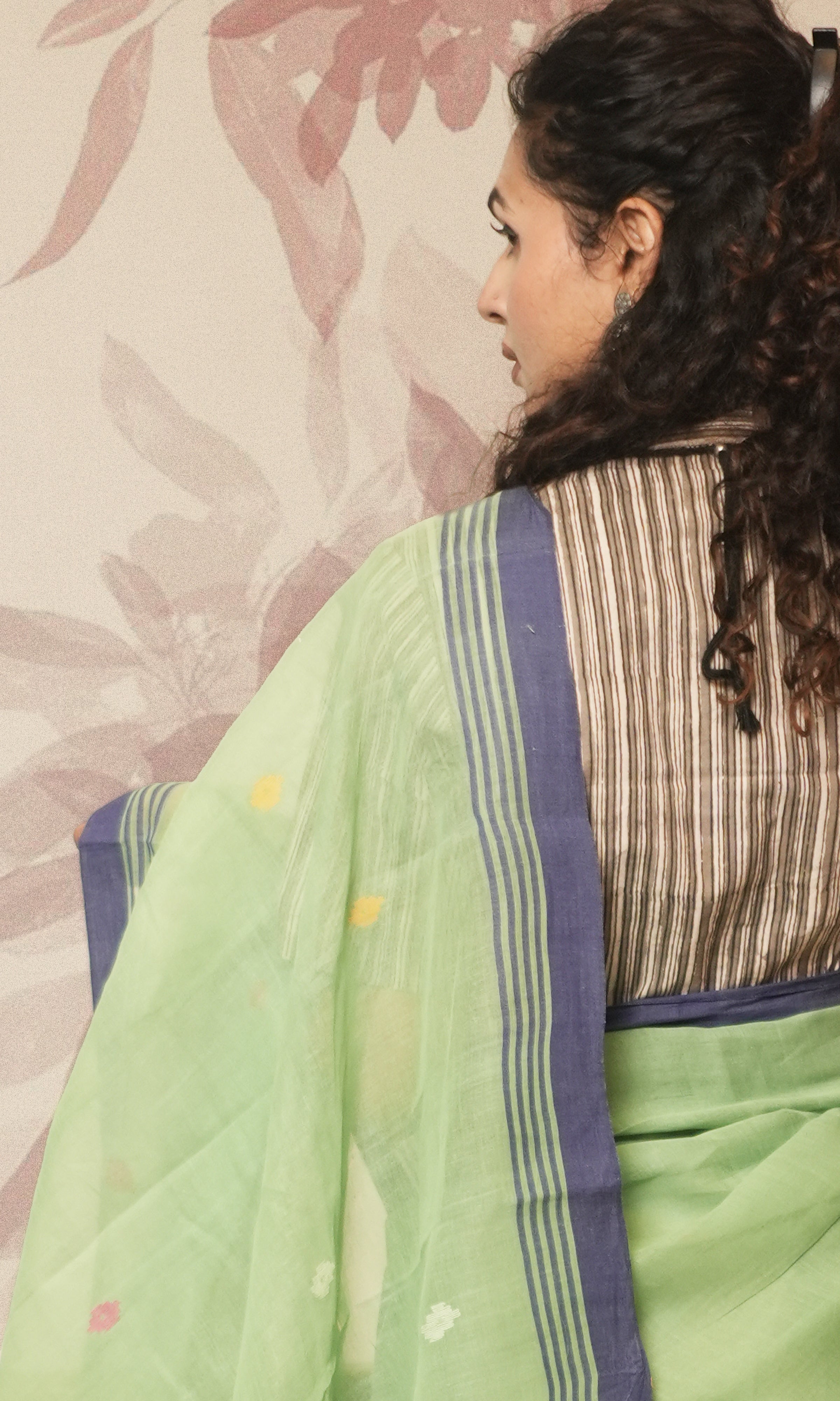 Light Pista Green And Blue Cotton Jamdani Saree