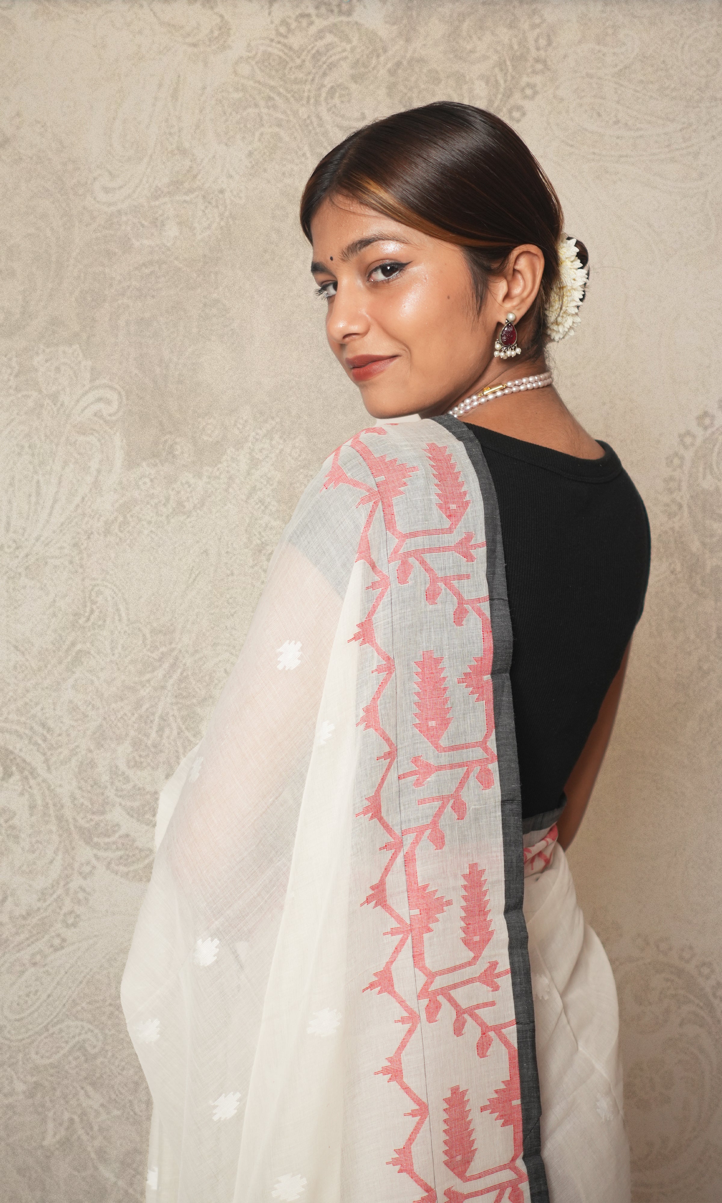 White & Black Cotton Jamdani Saree Without Blouse Piece