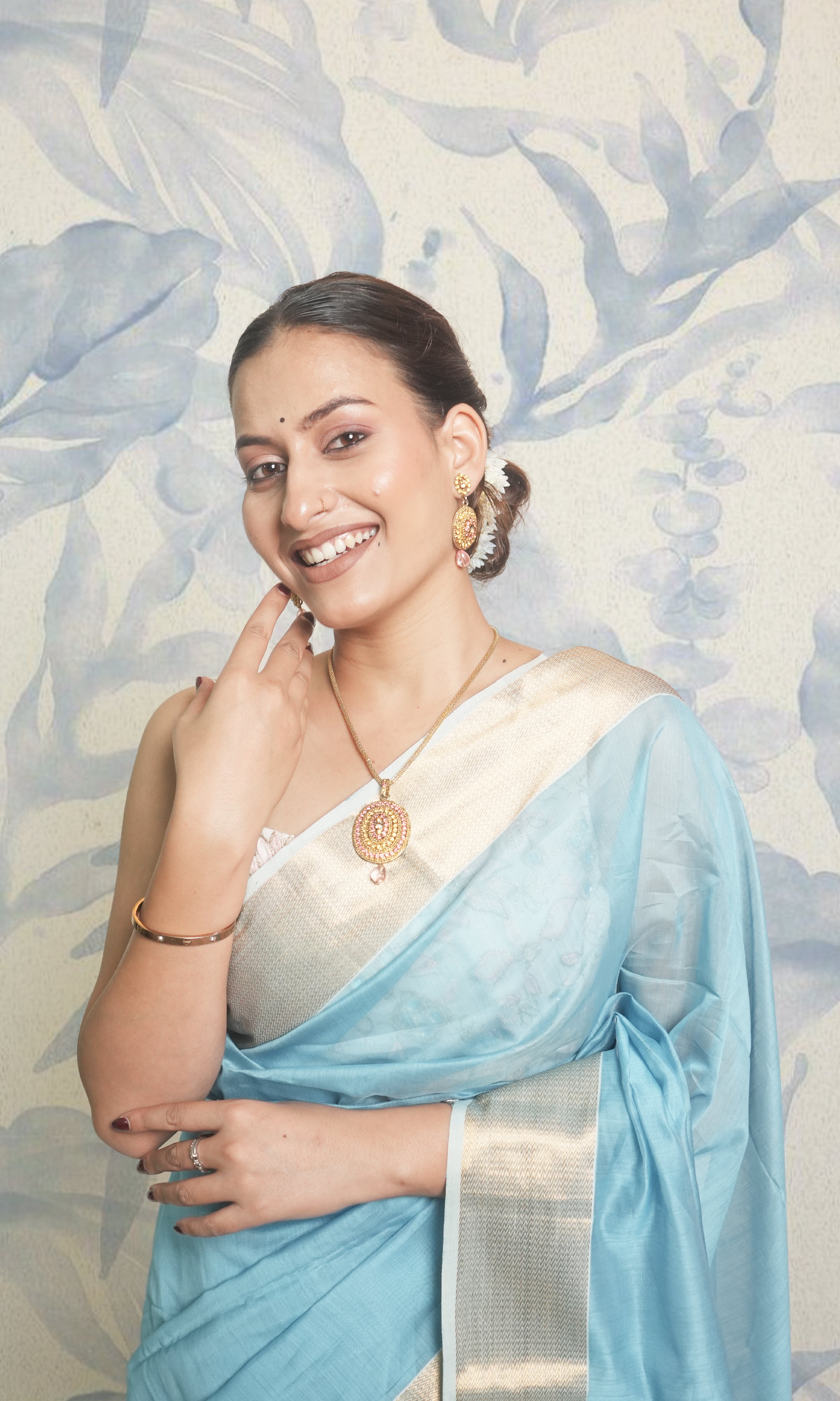Powder Blue Gold & Silver Maheshwari Saree With Blouse Piece