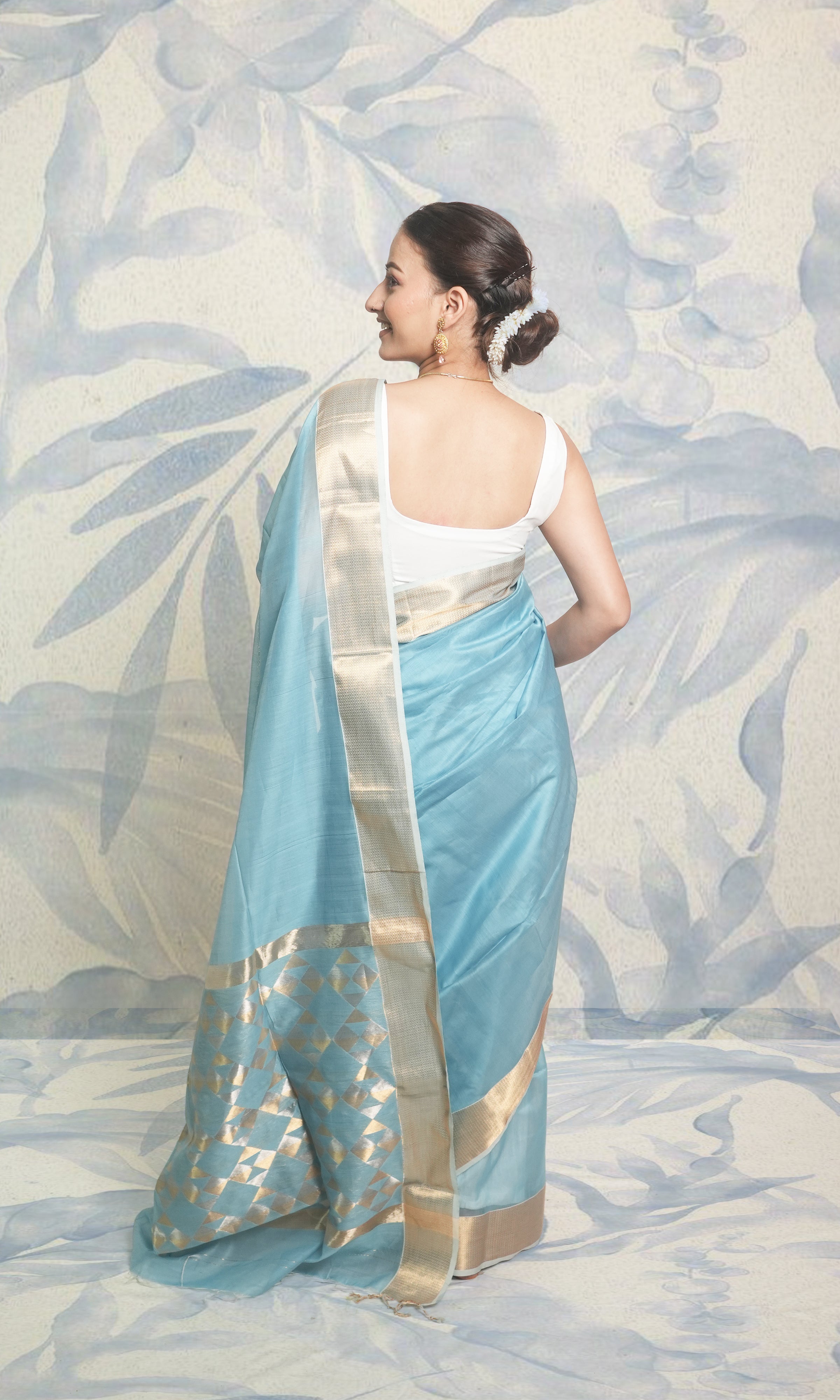 Powder Blue Gold & Silver Maheshwari Saree With Blouse Piece