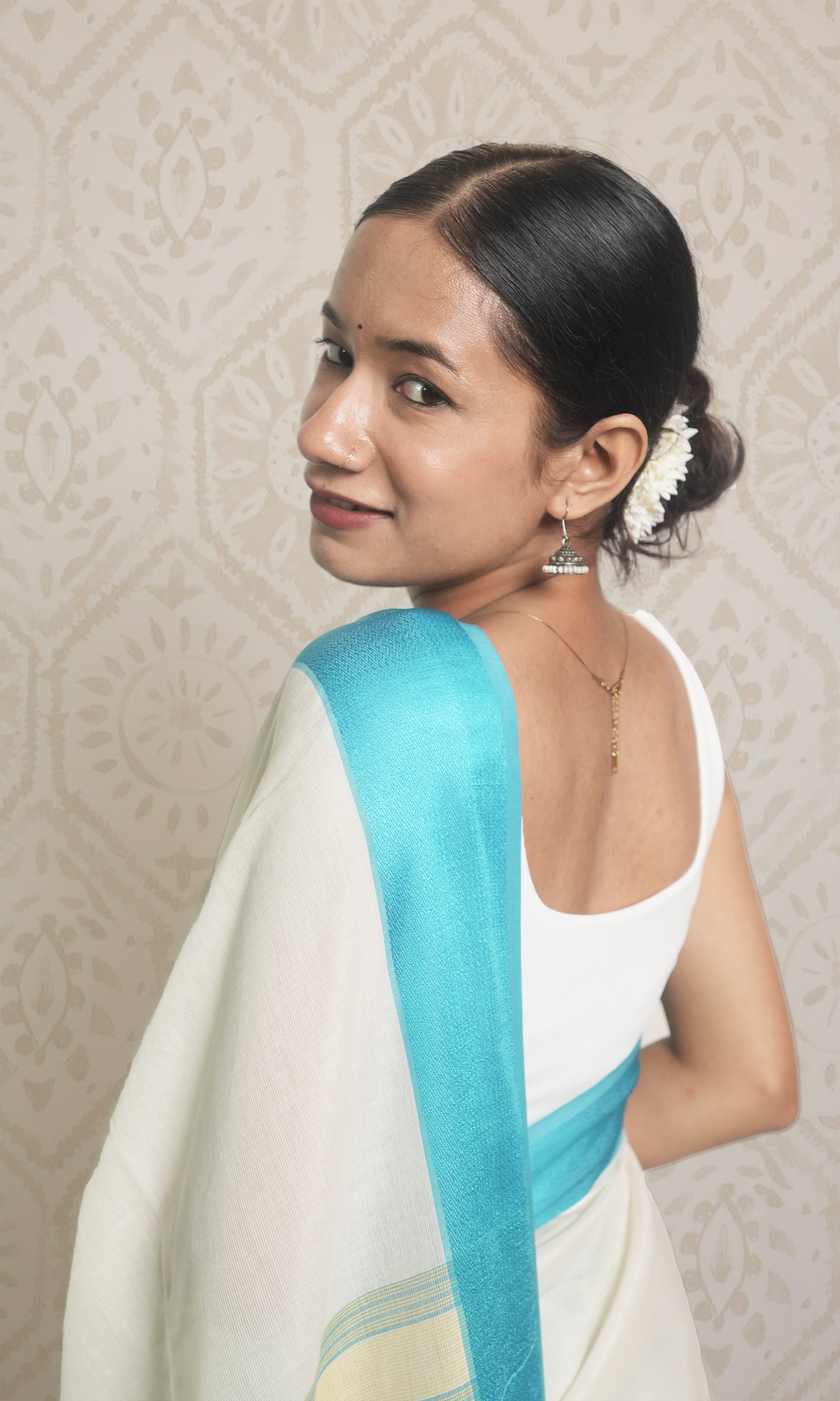 Yellow & Blue Ganaga Jamuna Border White Maheshwari Saree With Blouse Piece