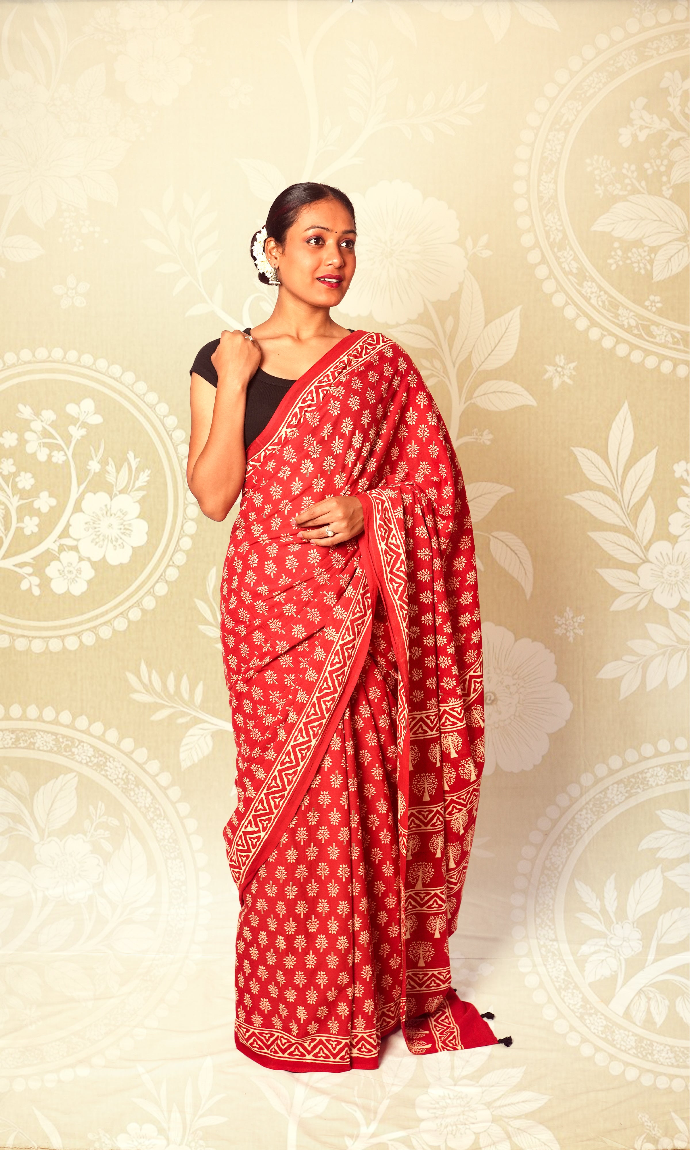 Red & White Mulmul Cotton Saree With Blouse Piece