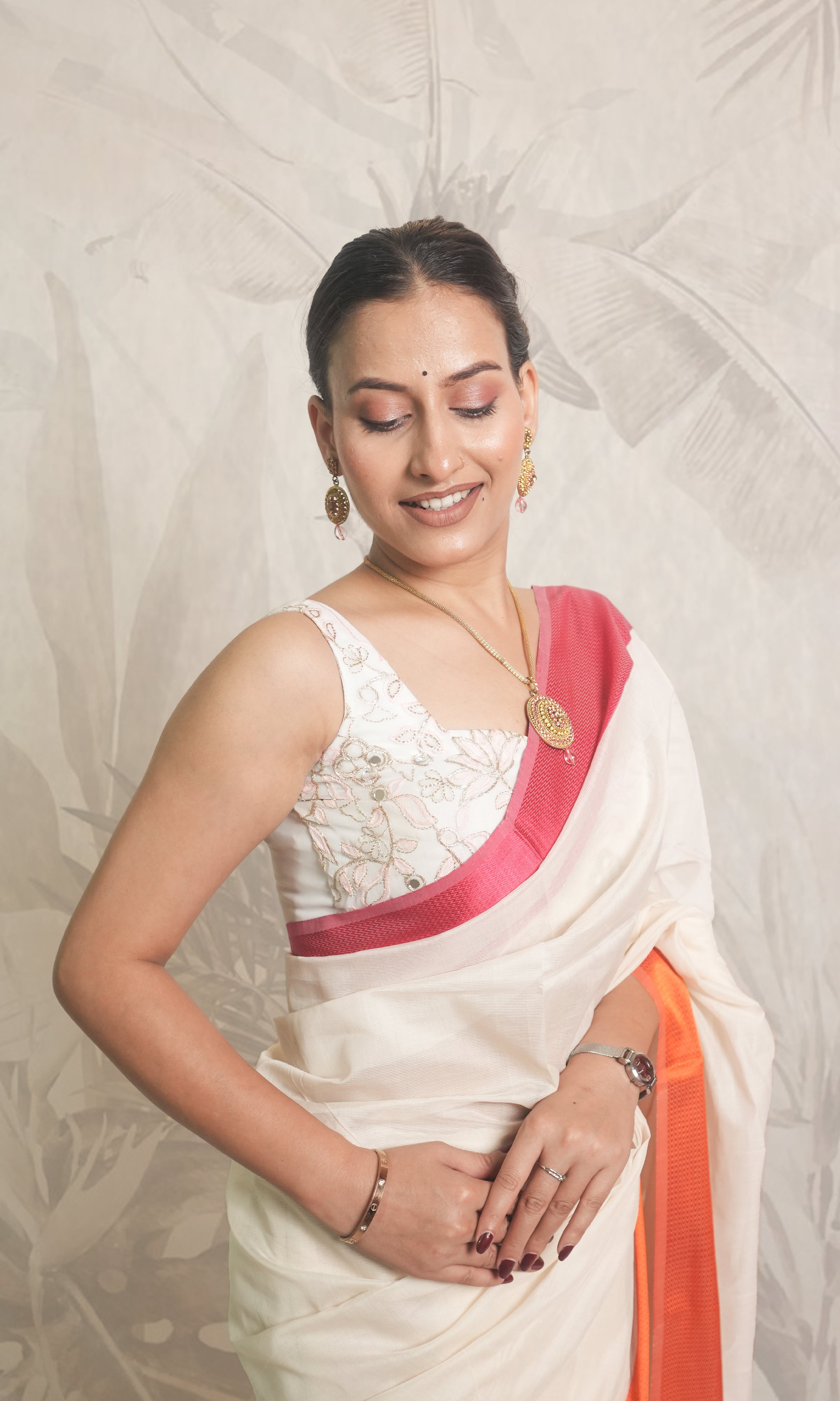 Pink & Orange Ganaga Jamuna Border White Maheshwari Saree With Blouse Piece