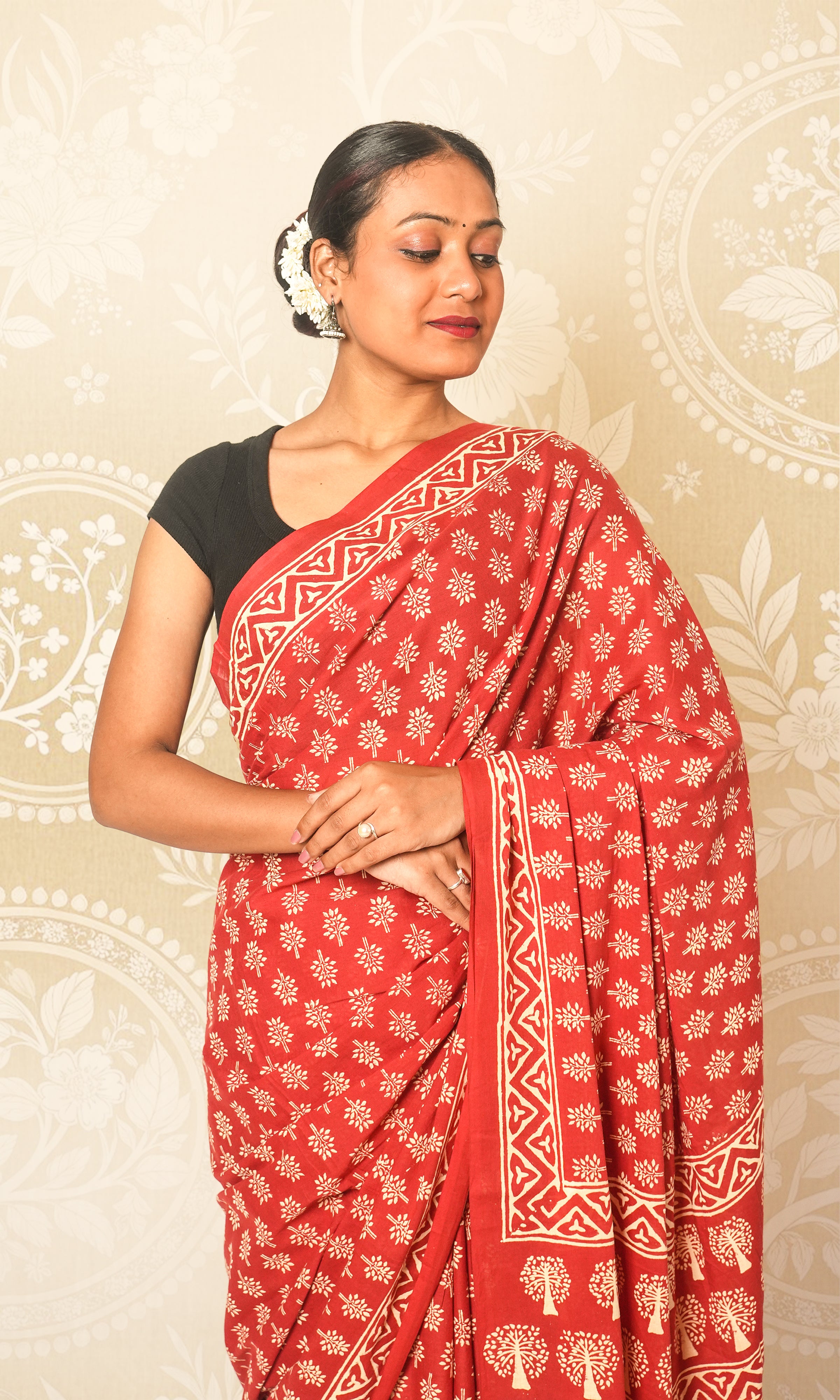 Red & White Mulmul Cotton Saree With Blouse Piece