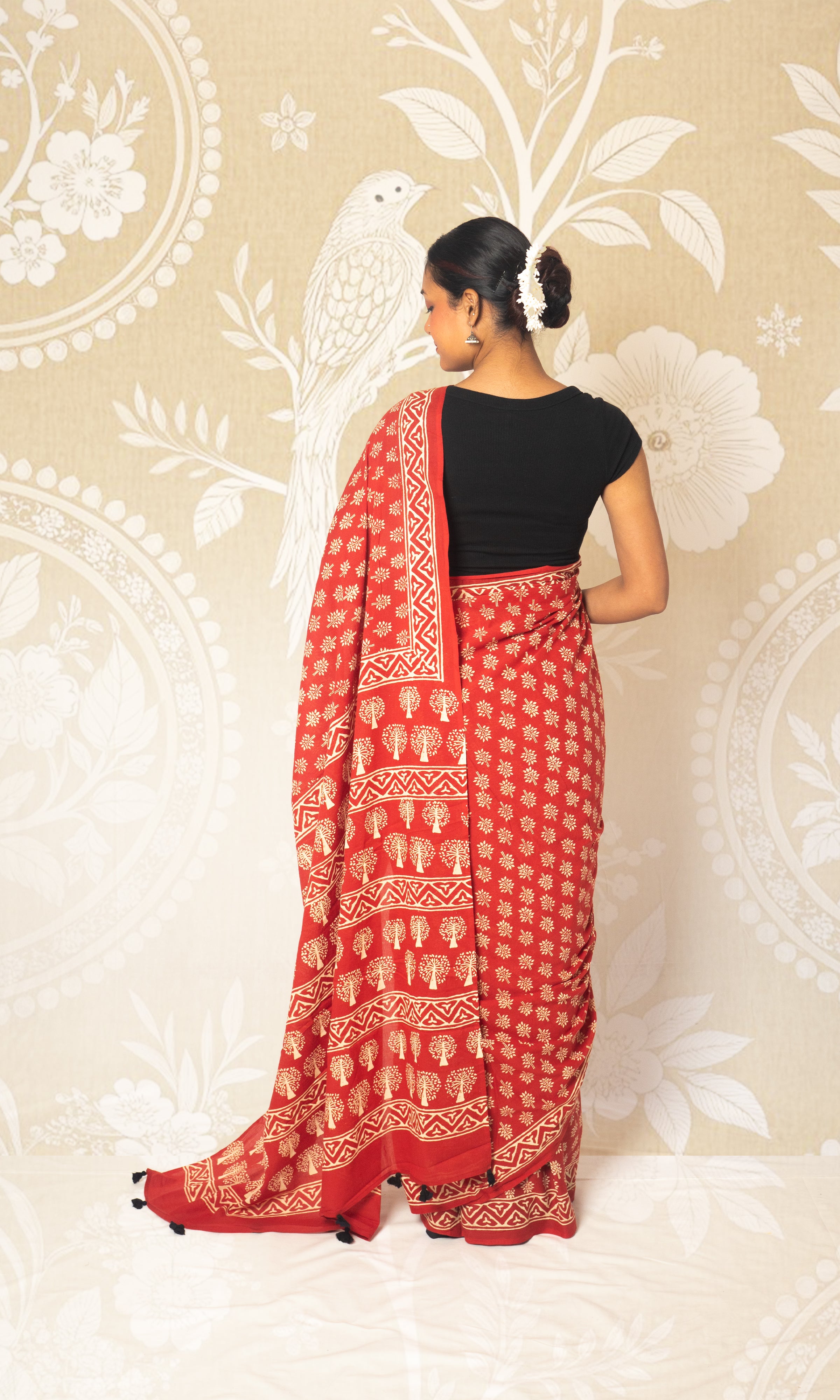 Red & White Mulmul Cotton Saree With Blouse Piece