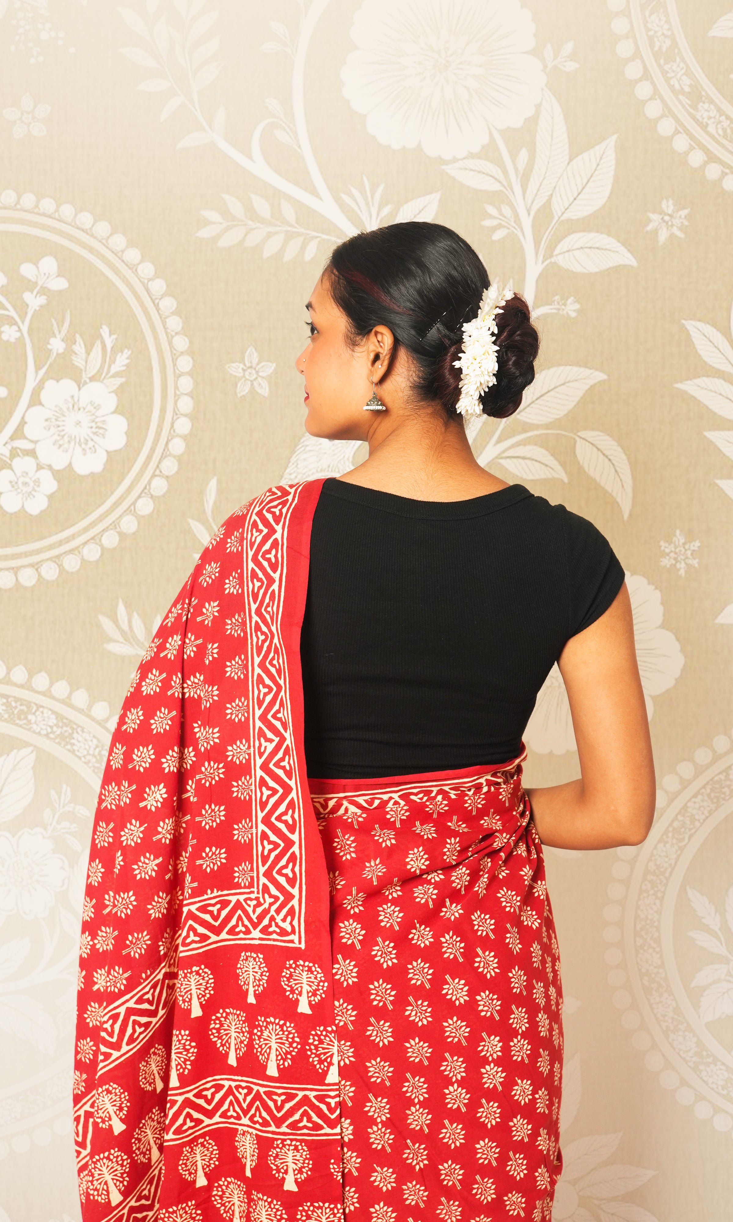 Red & White Mulmul Cotton Saree With Blouse Piece