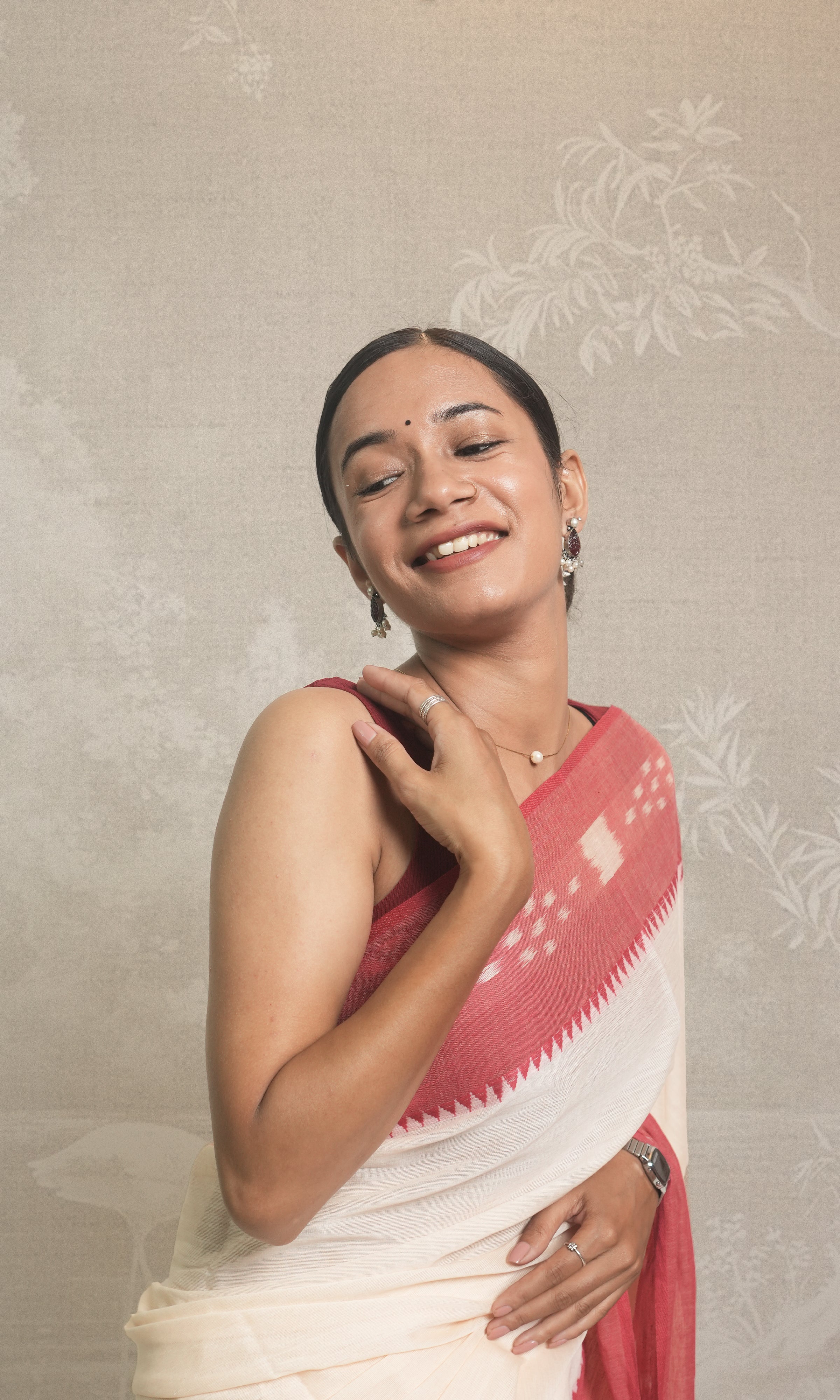 Off White & Red Dhonekhali Cotton Saree Without Blouse Piece