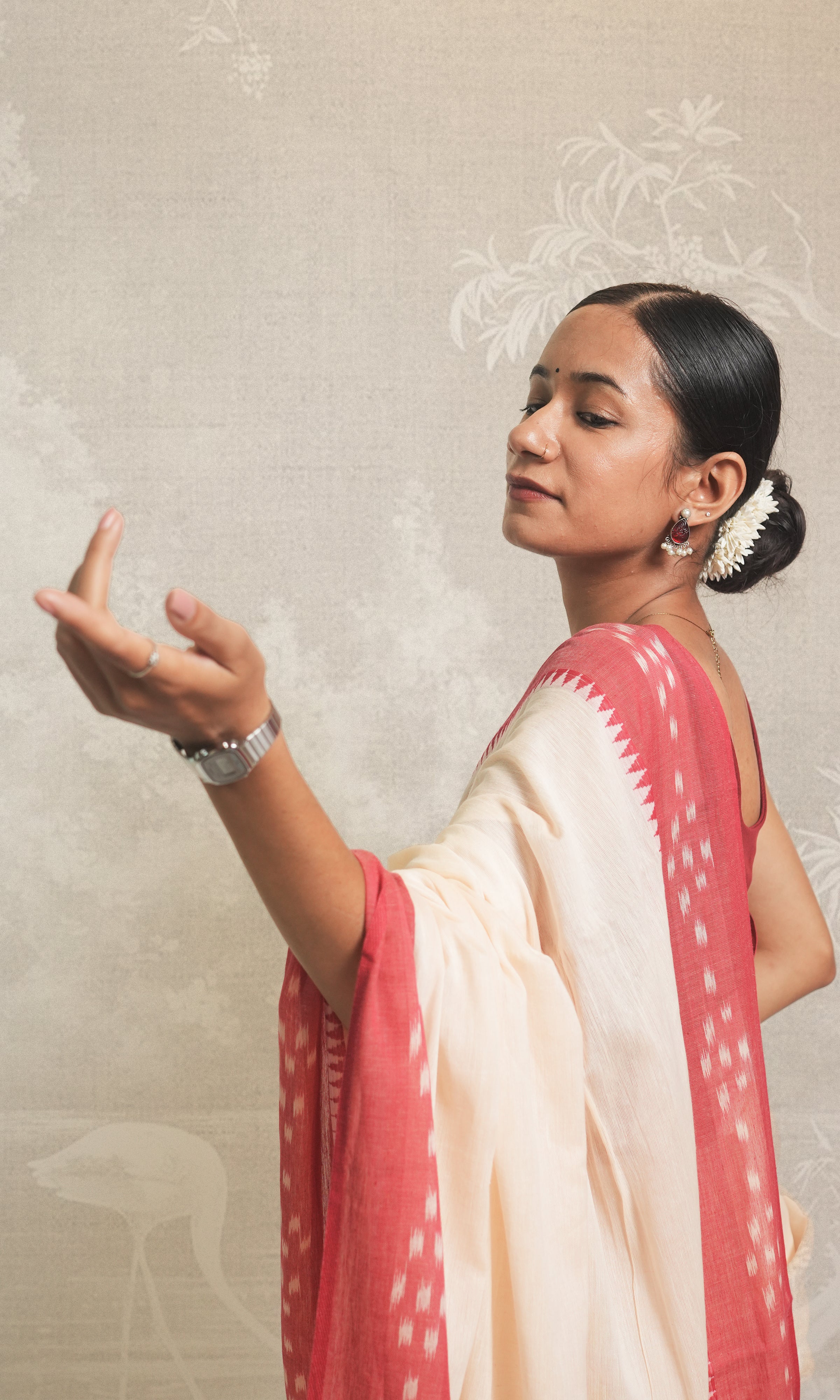 Off White & Red Dhonekhali Cotton Saree Without Blouse Piece