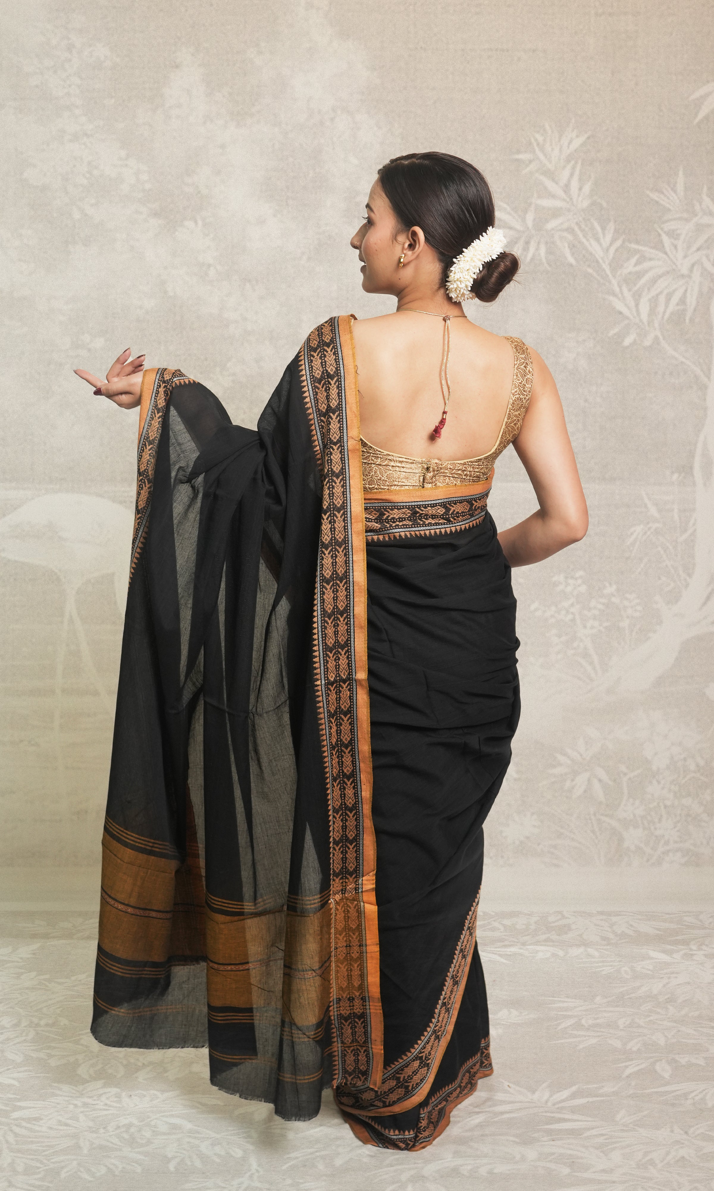 Black & Yellow Fish Border Dhonrkhali Cotton Saree Without Blouse Piece