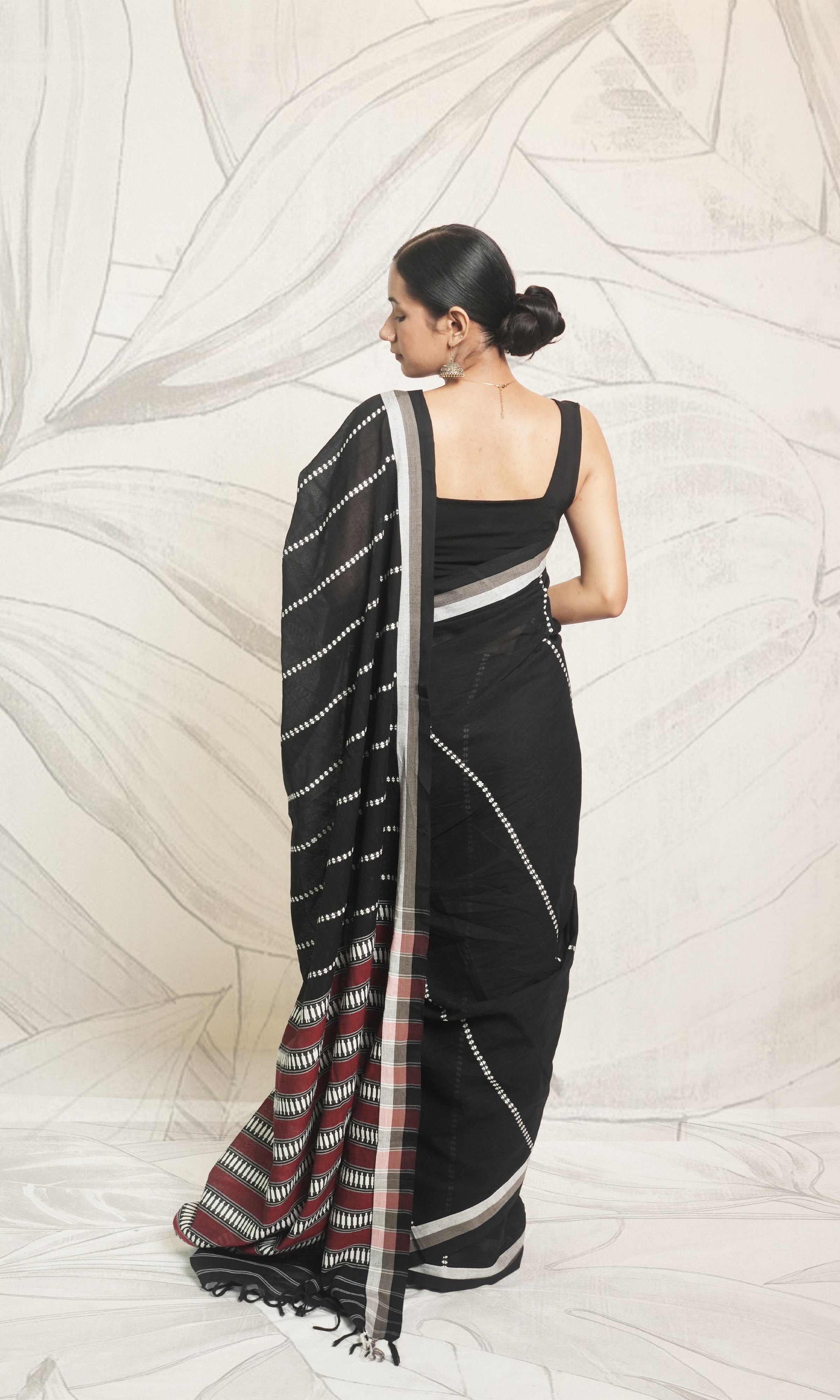 Black, Red & White Begumpuri Cotton Saree Without Blouse Piece