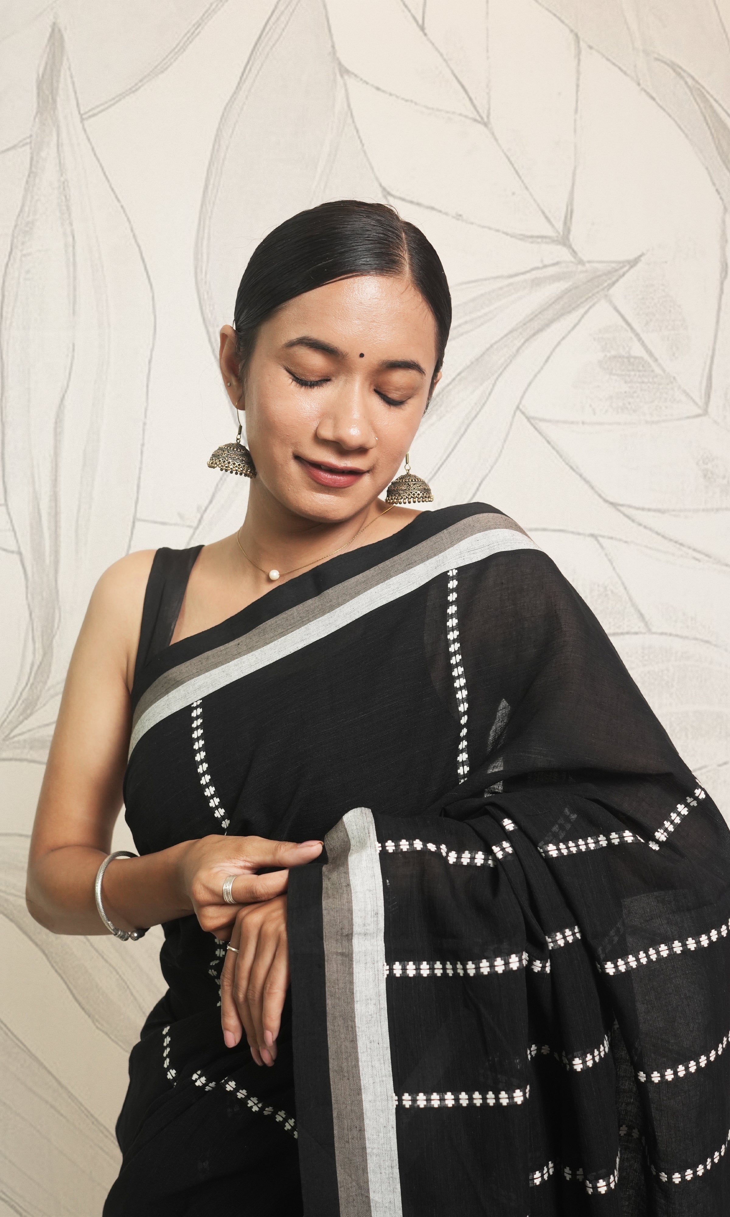 Black, Red & White Begumpuri Cotton Saree Without Blouse Piece