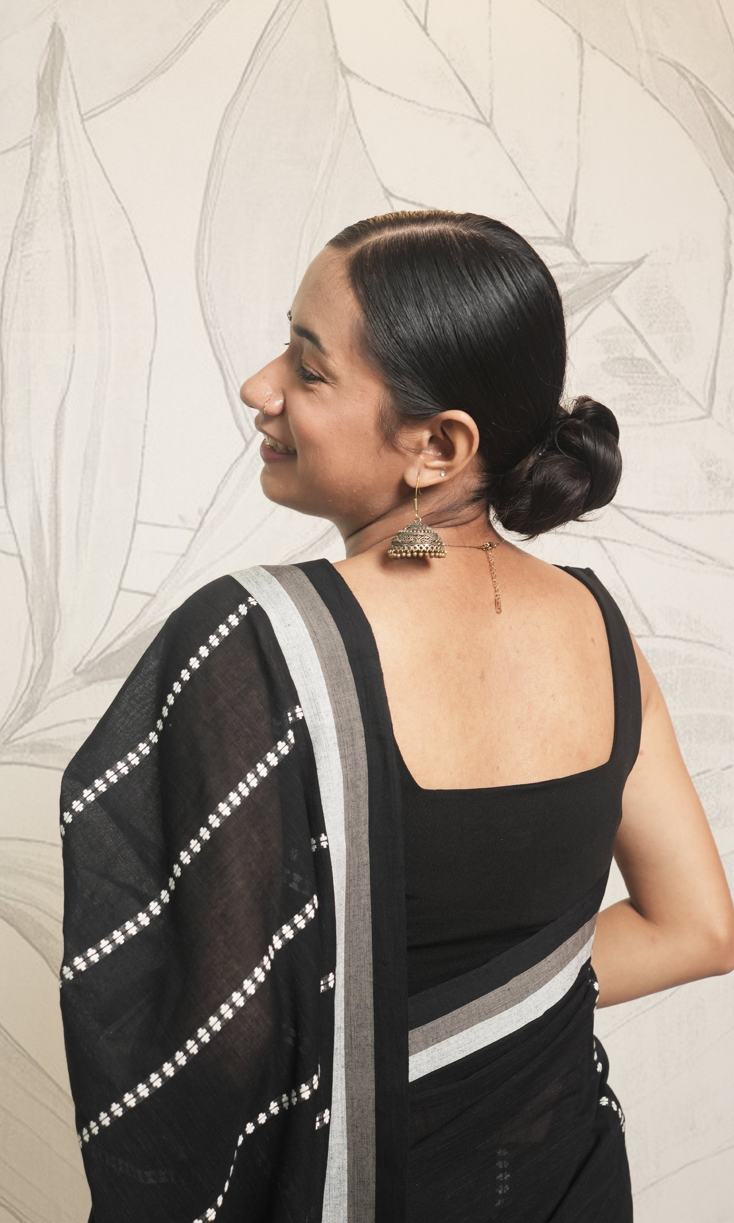 Black, Red & White Begumpuri Cotton Saree Without Blouse Piece