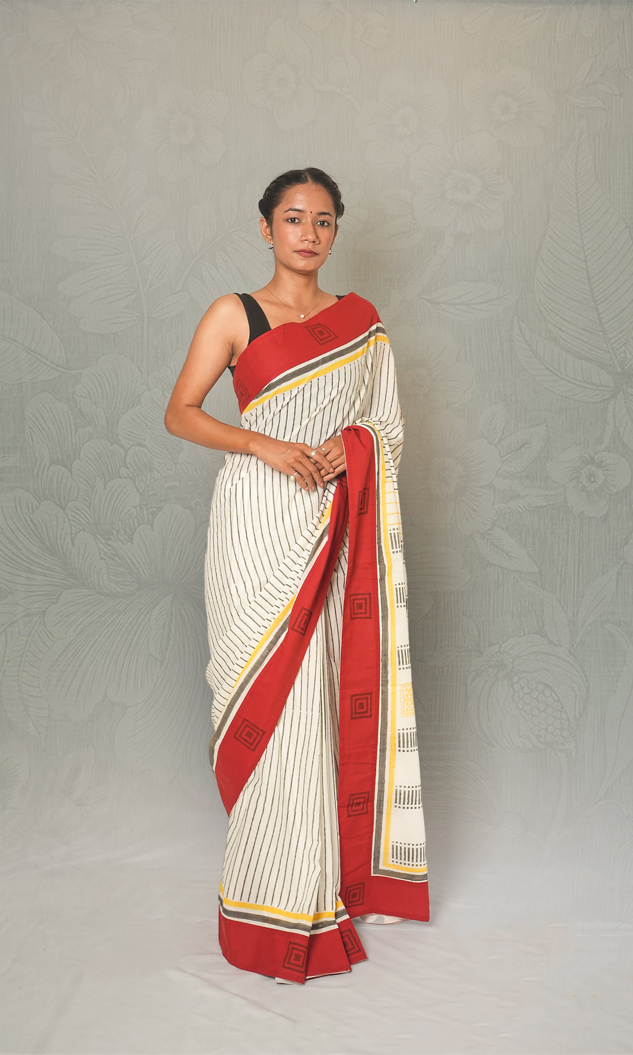 White & Red Applique Mulmul Cotton Saree With Blouse Piece