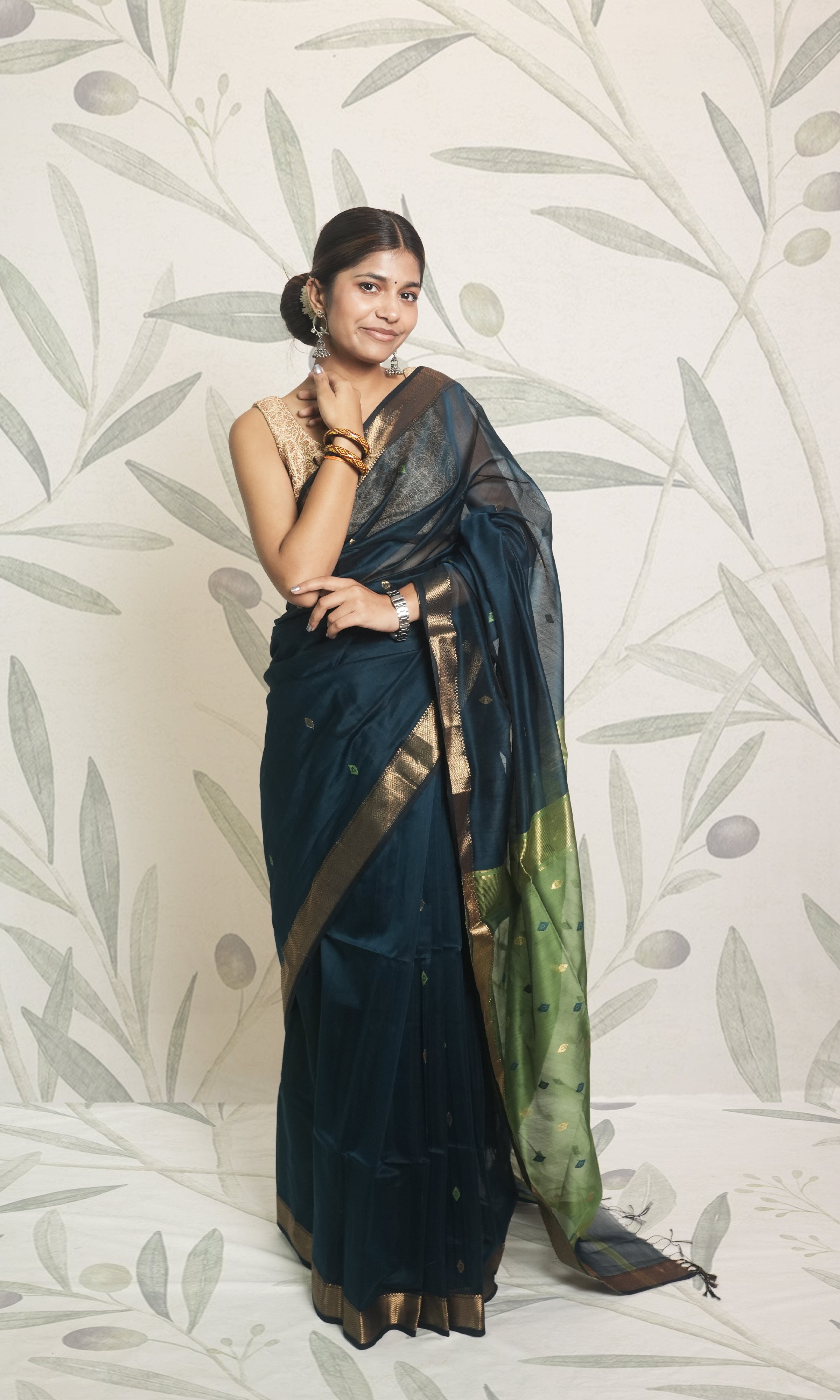 Deep Green & Light Green Palla Zari Maheshwari Saree With Blouse Piece