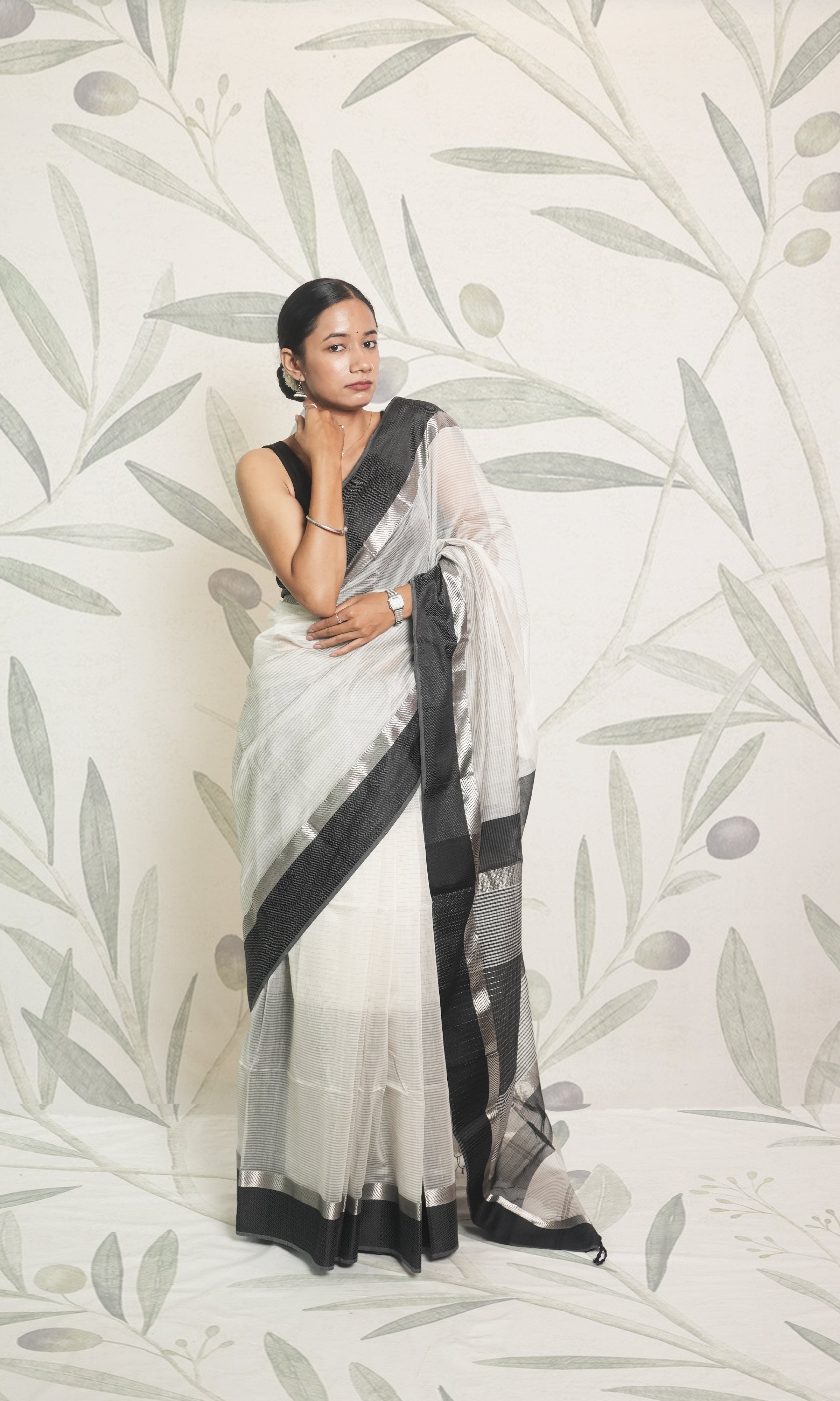 White & Black Silver Border Maheshwari Saree With Blouse Piece