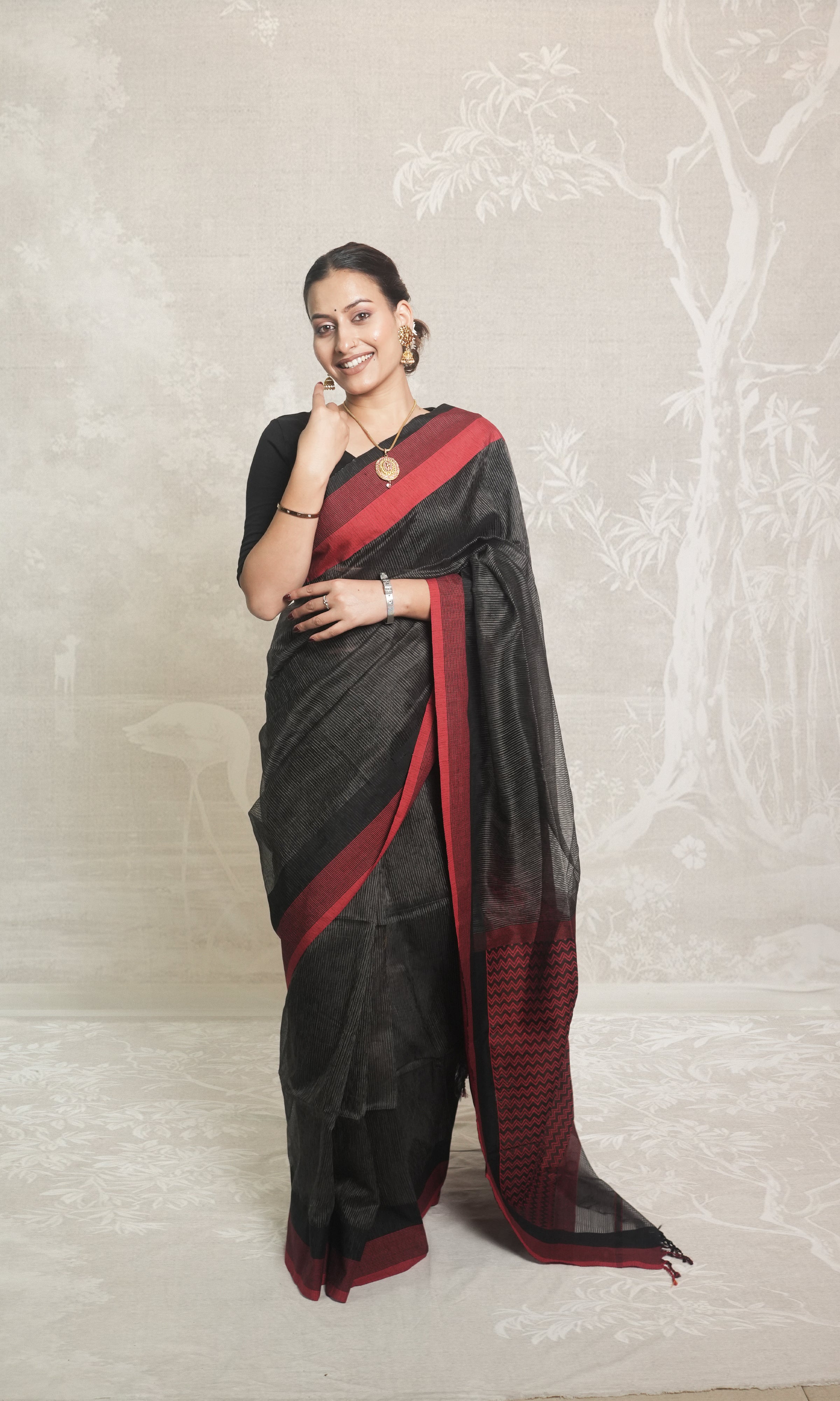 Red & Black Thread Maheshwari Silk Saree With Blouse Piece