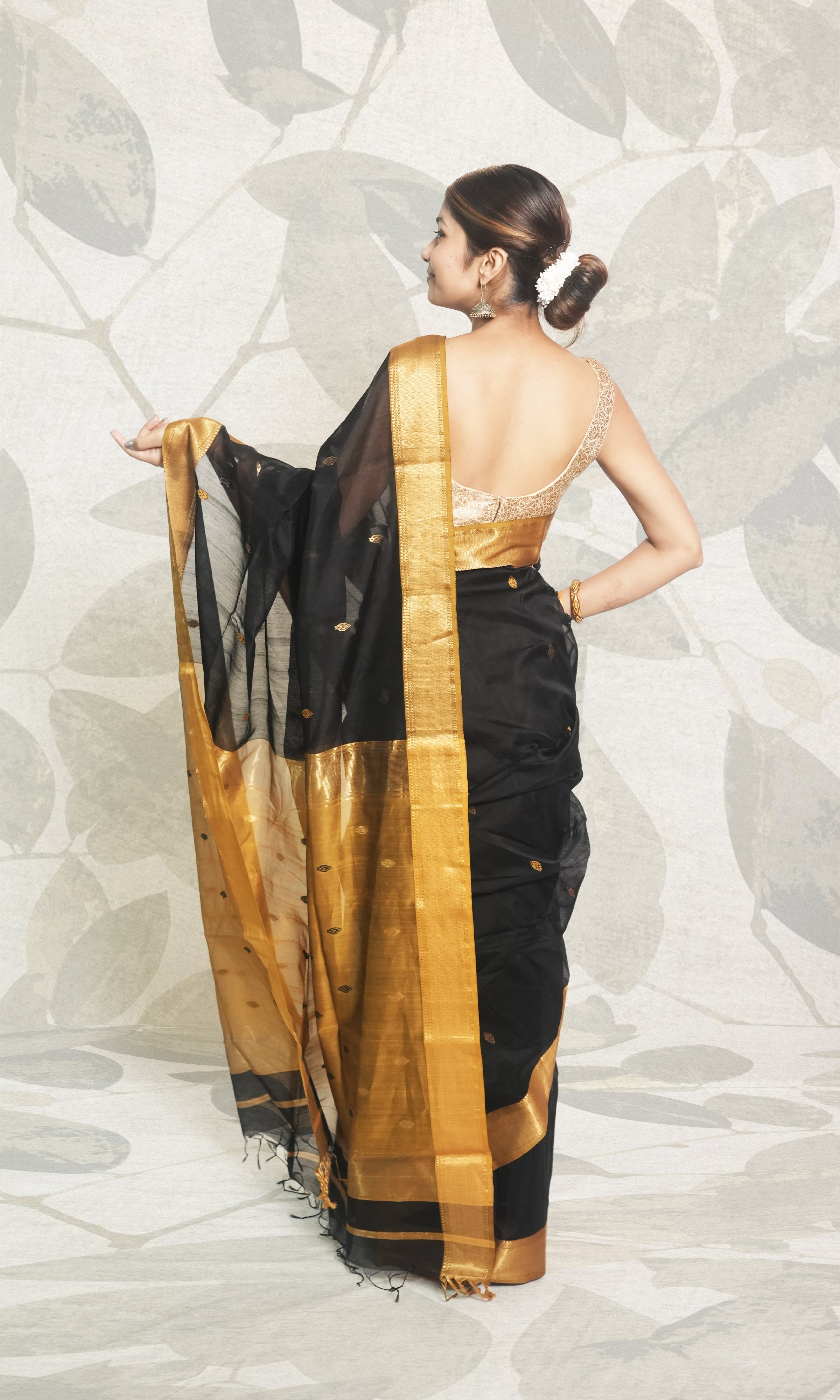 Haldi Yellow & Black Maheshwari Silk Saree With Blouse Piece