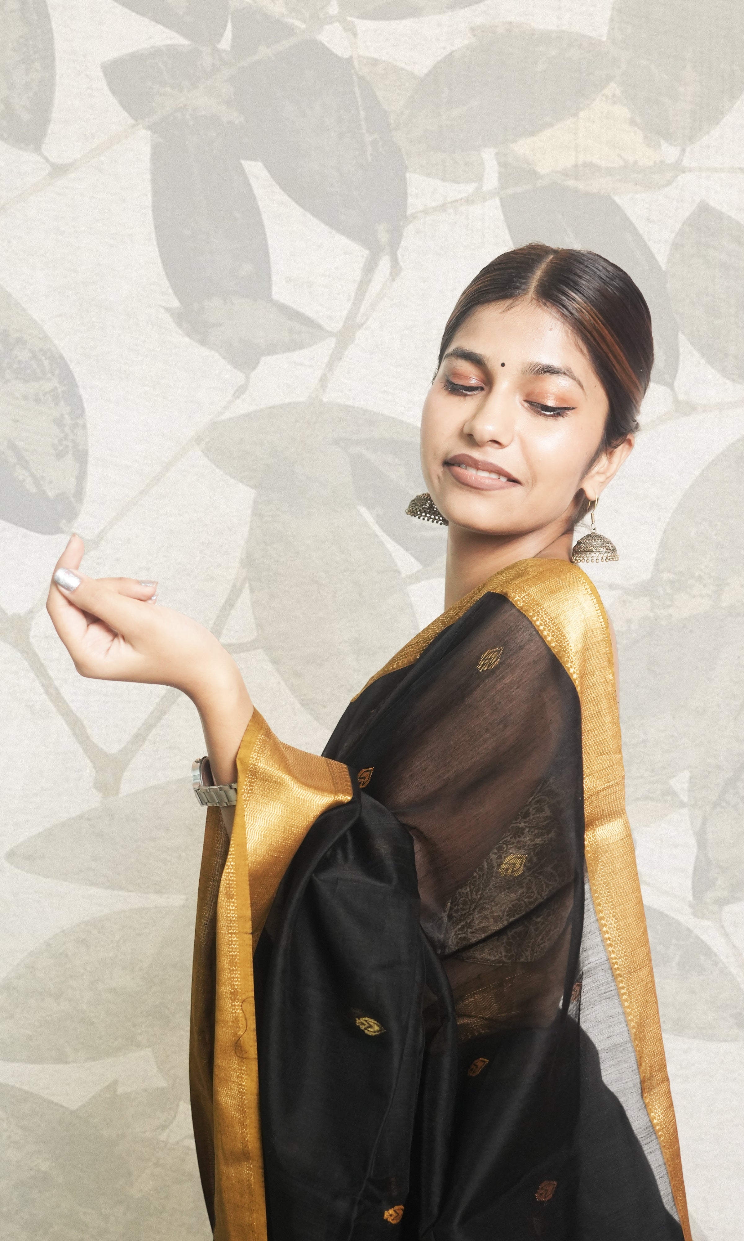 Haldi Yellow & Black Maheshwari Silk Saree With Blouse Piece