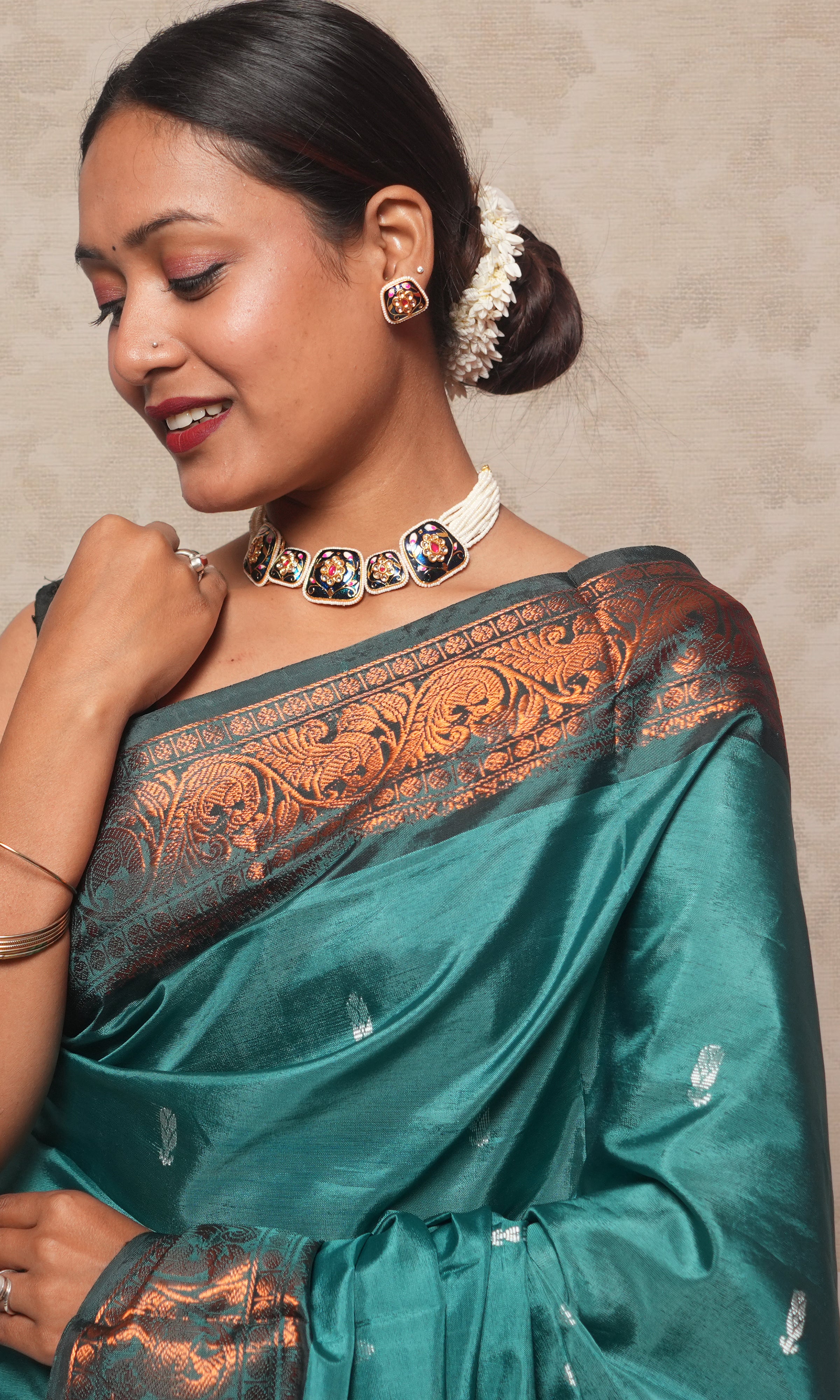 Sea Green Body And Black Palla Banana Silk Saree Wth Zari
