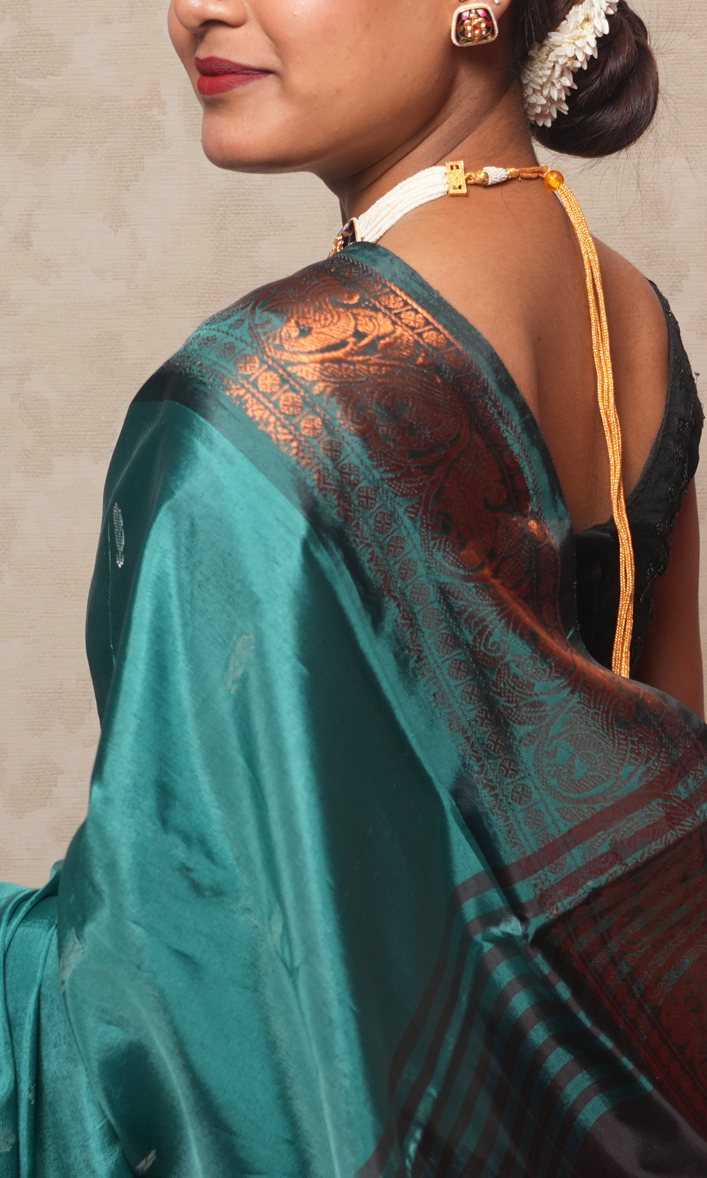 Sea Green Body And Black Palla Banana Silk Saree Wth Zari