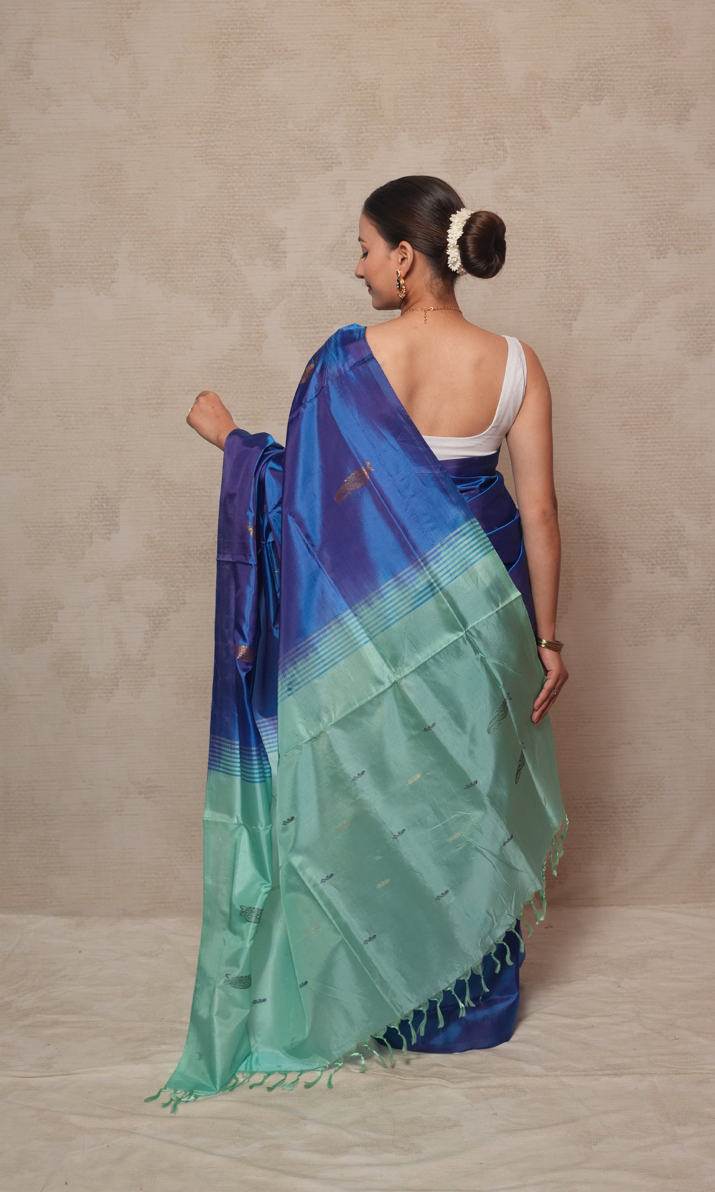 Royal Blue Body And Sea Green Palla Banana Silk Saree