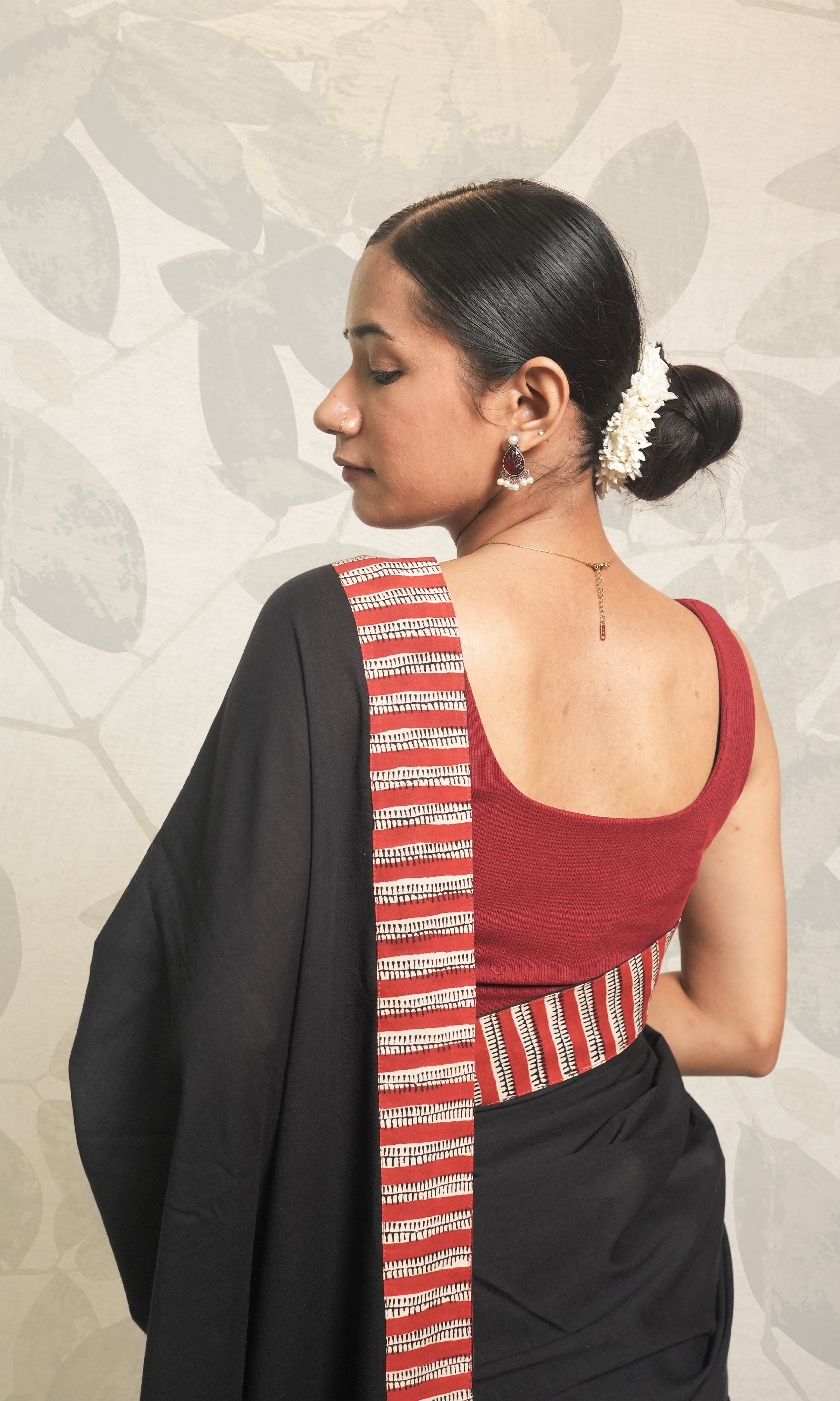 Black & Red Border Applique Mulmul Cotton Saree With Blouse Piece