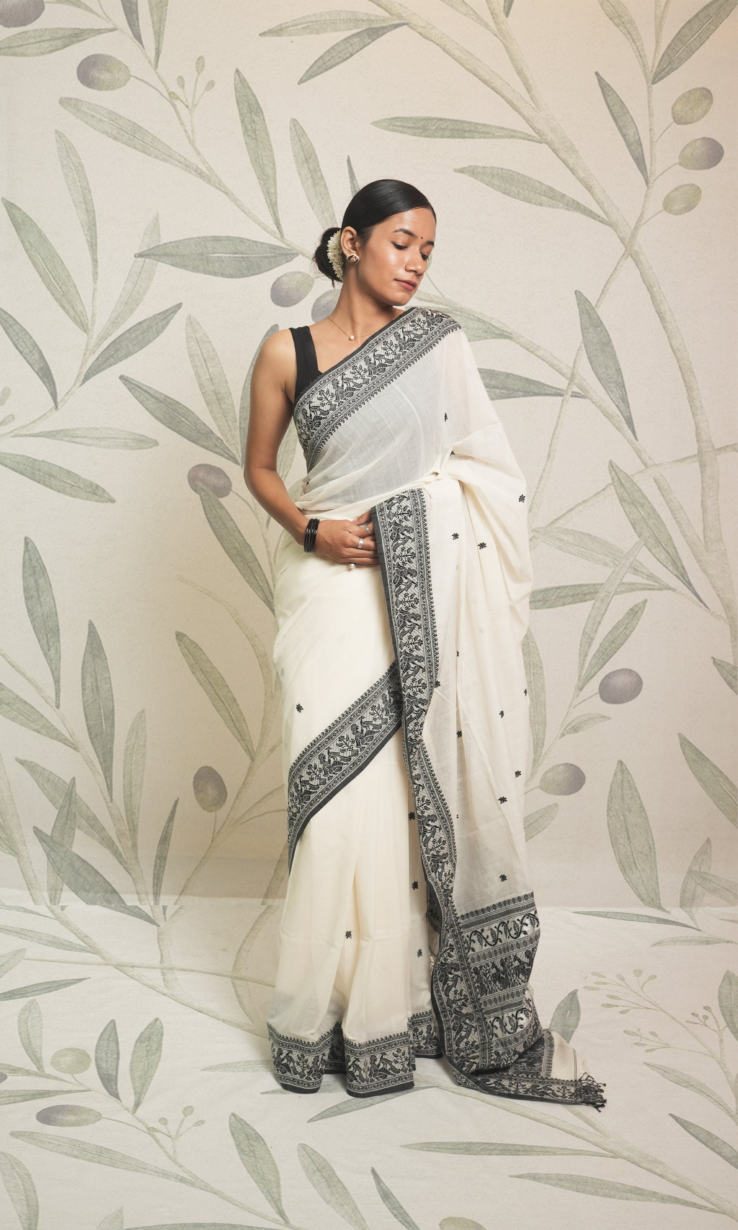 White Cotton Baluchari Saree With Blouse Piece