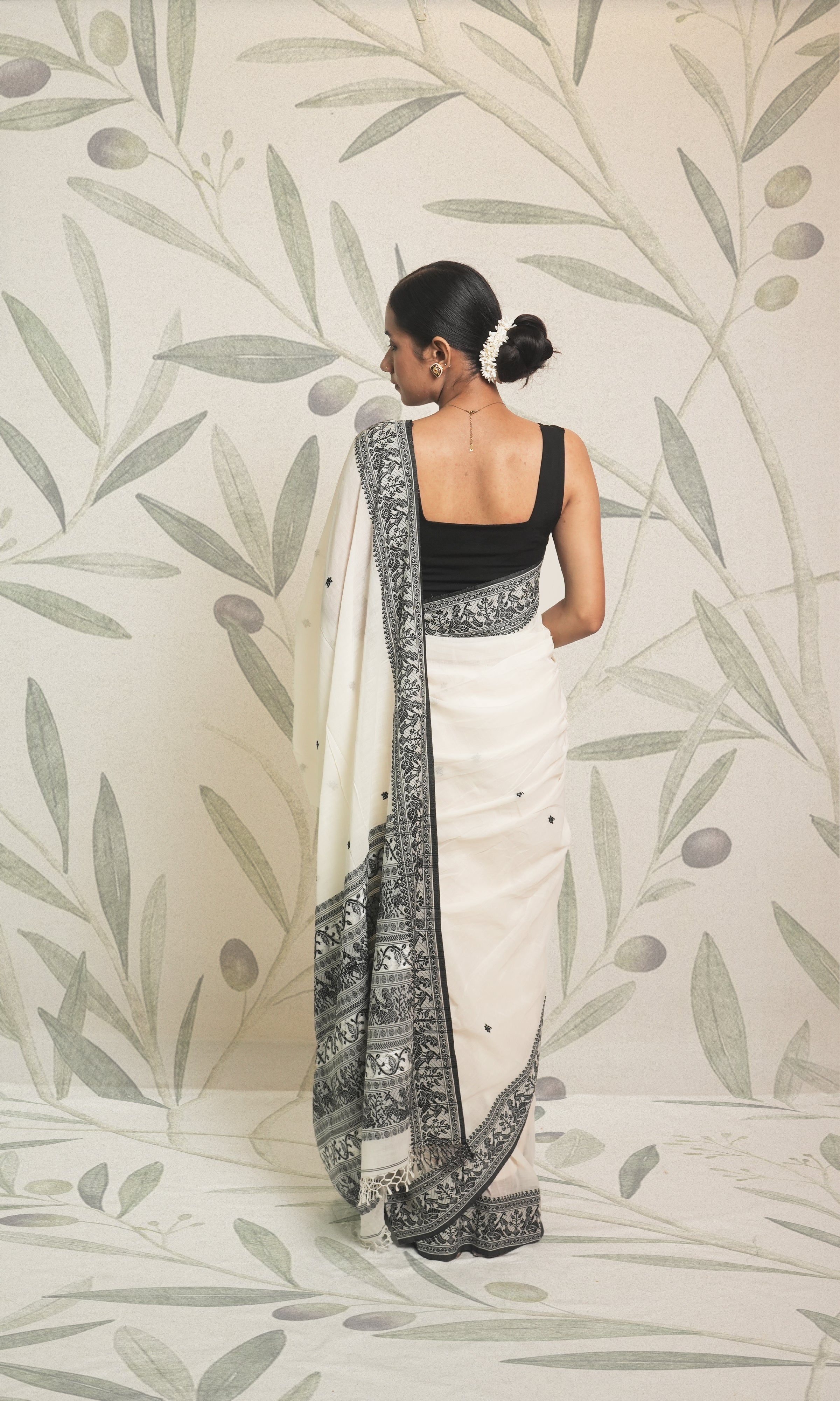 White Cotton Baluchari Saree With Blouse Piece