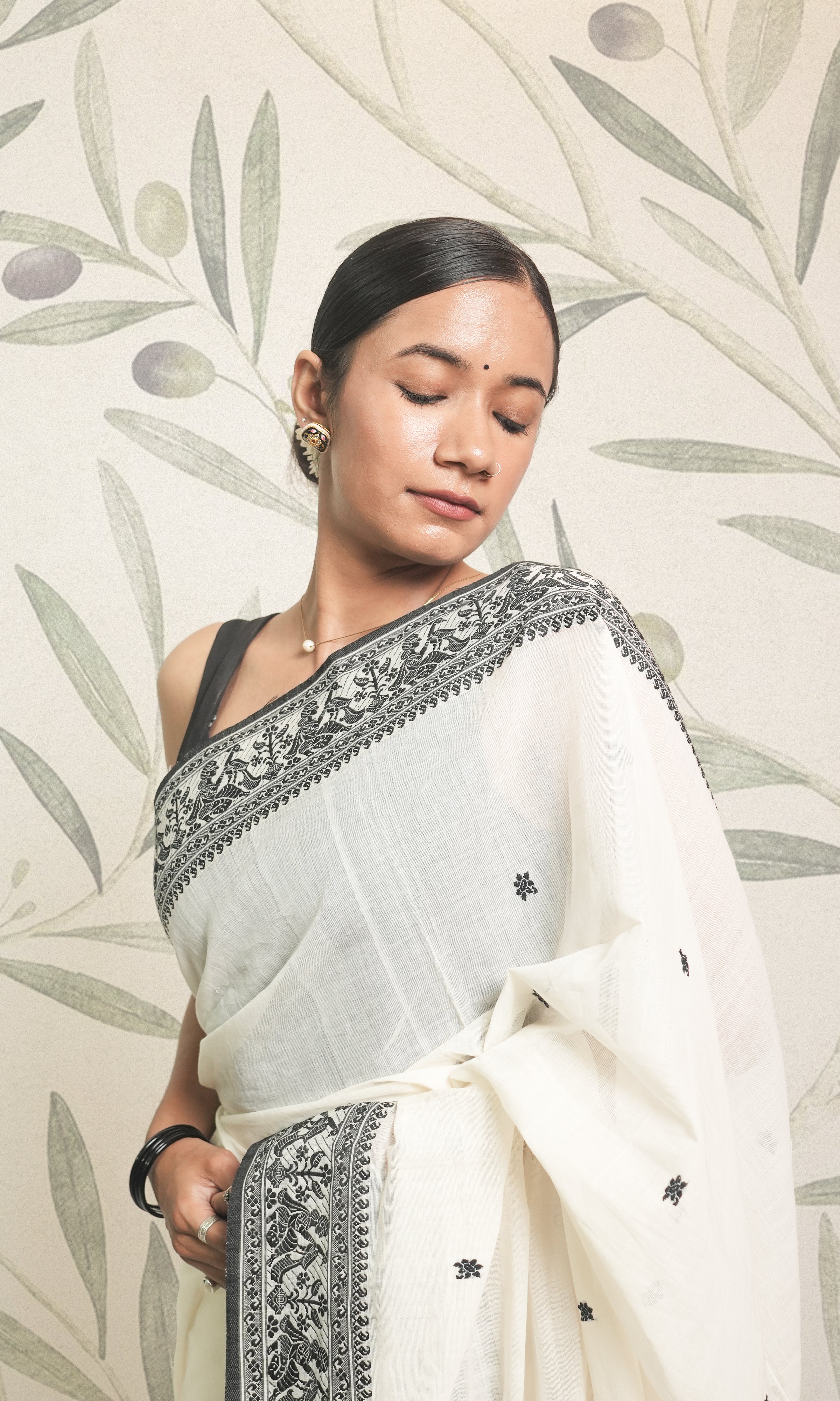 White Cotton Baluchari Saree With Blouse Piece