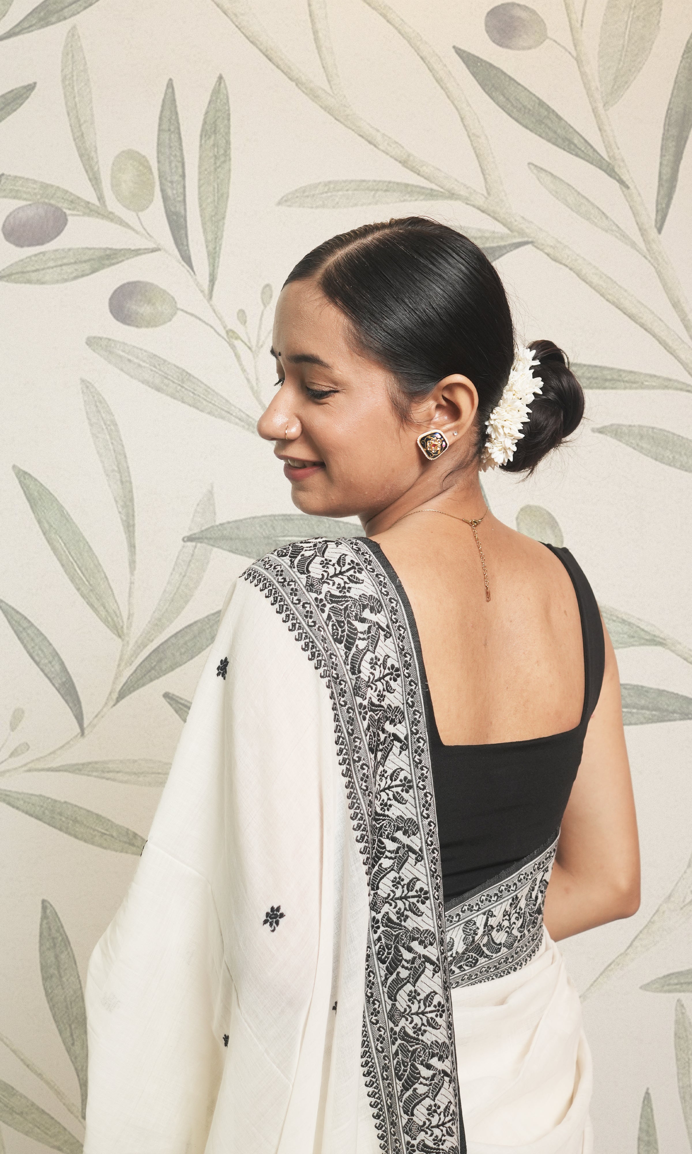 White Cotton Baluchari Saree With Blouse Piece