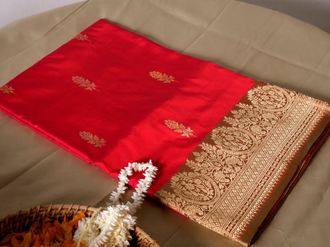 Gajari Red And Light Pista Green Banarasi Silk Saree